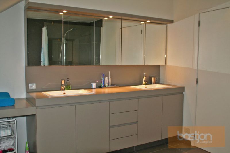 TE KOOP: Handelspand + Duplexappartement in hartje Kuurne foto 11