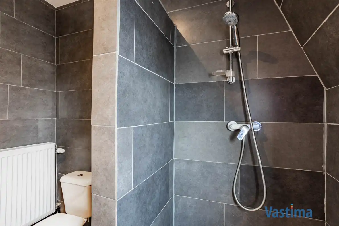 Op te frissen woning met potentieel in Erembodegem foto 16