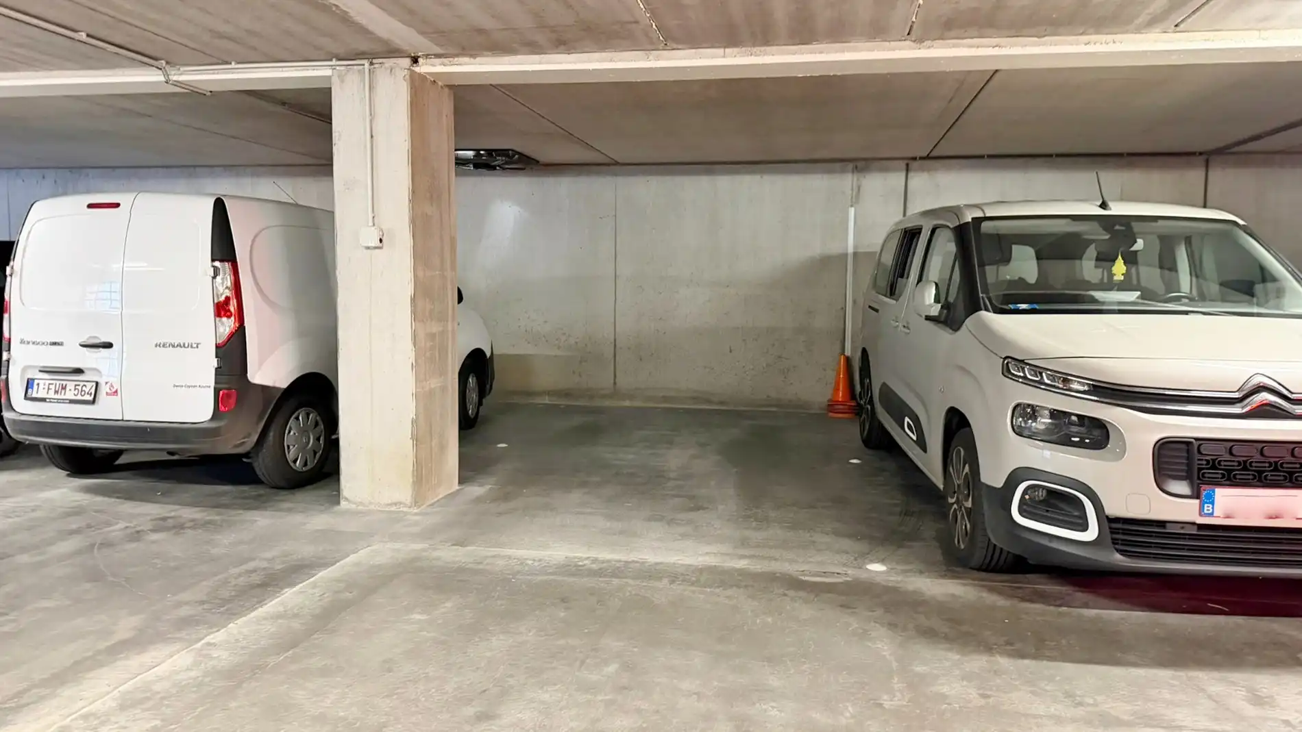 Lichtrijk en instapklaar appartement met ruim terras en open zicht incl. parkeerplaats in kelder. foto 13