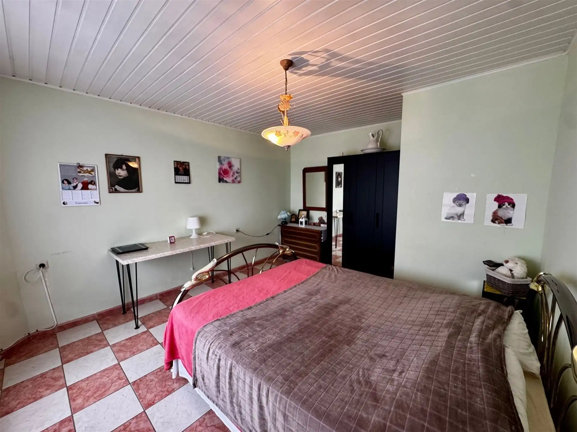 Gesloten bebouwing met ruime indeling en zuidgerichte tuin in Vucht foto 8