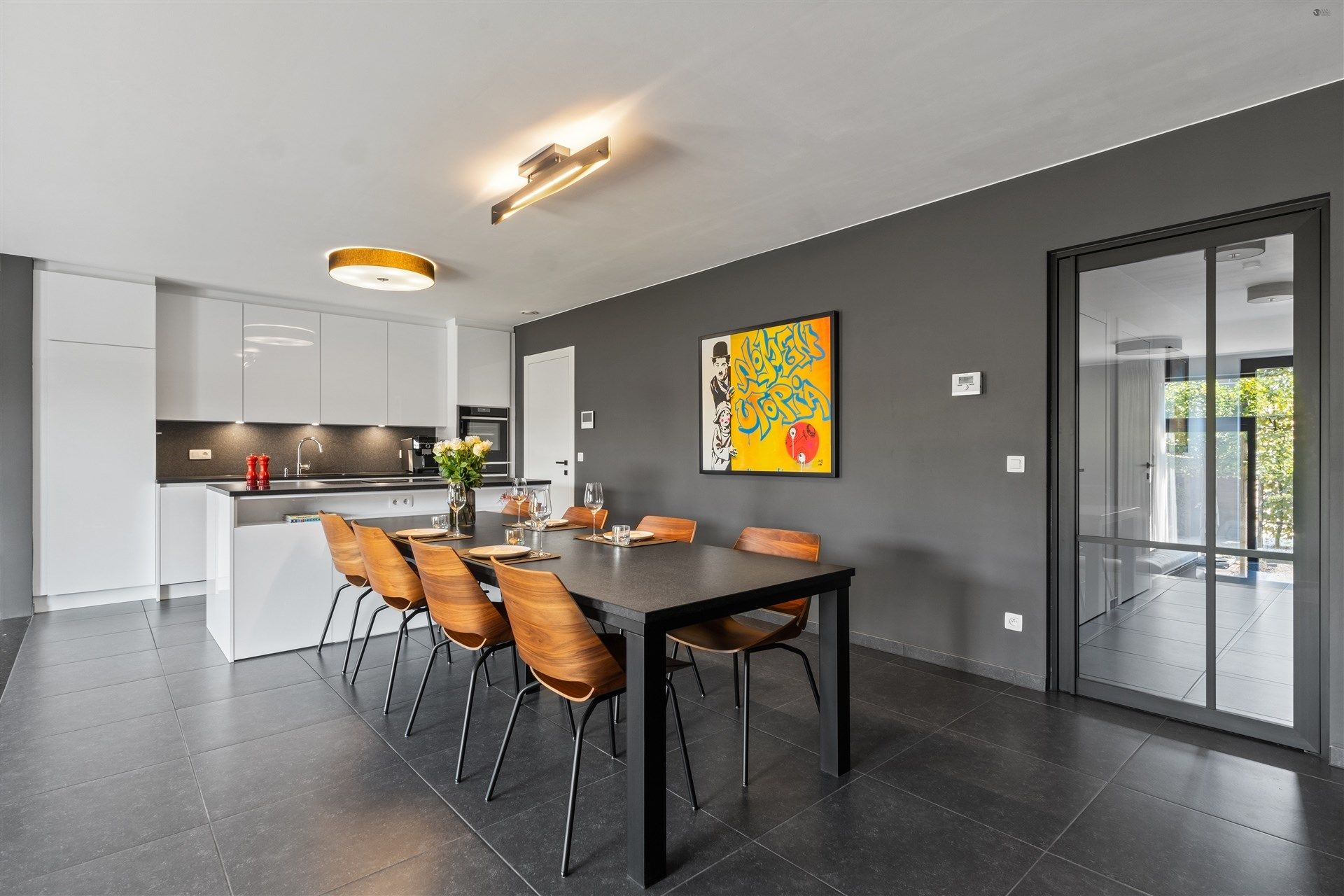 Top afgewerkte woning met 5 slaapkamers en 2 badkamers foto 12