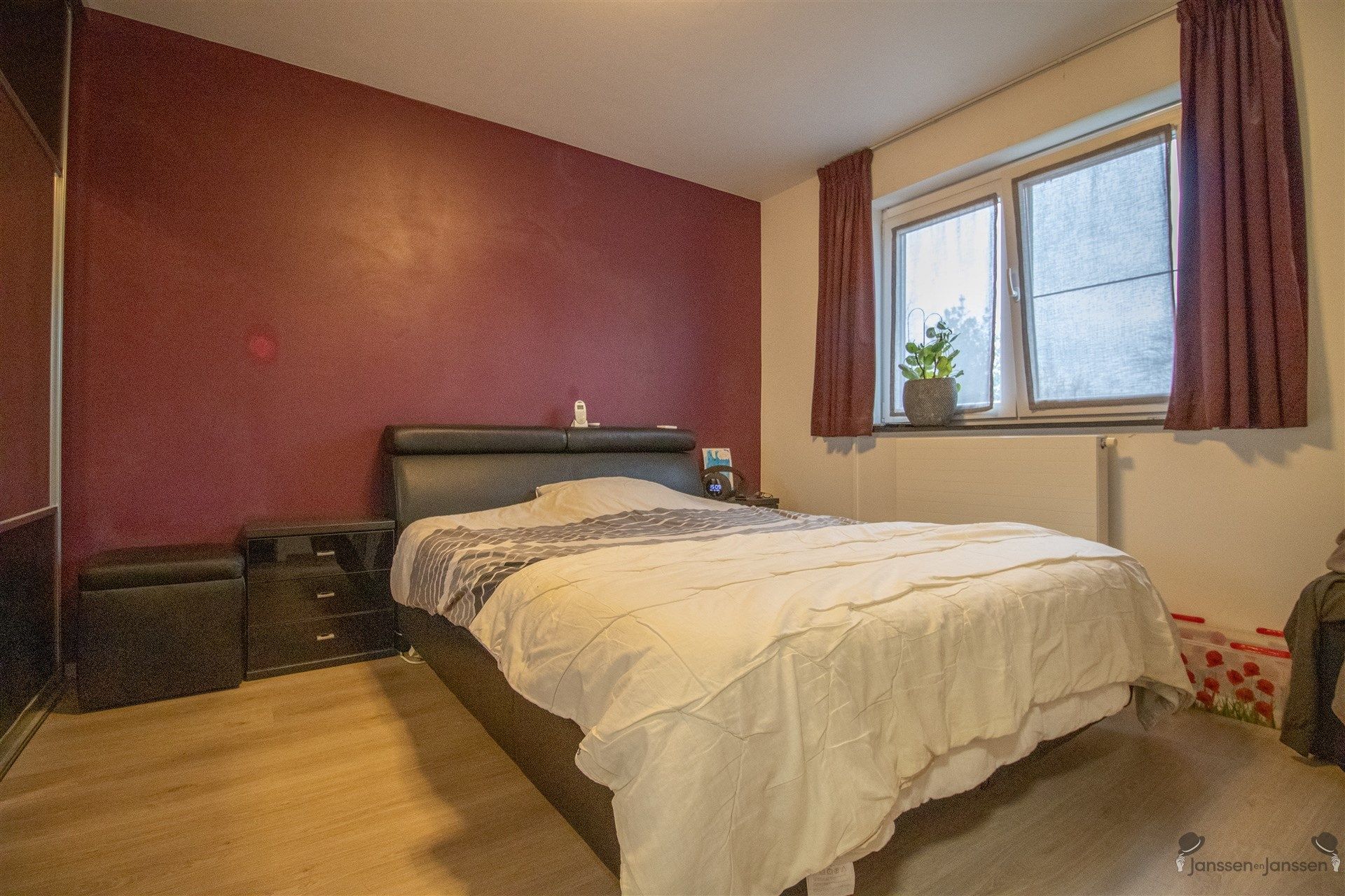 Rustig gelegen woning met 3 slaapkamers en inpandige garage op 223 m² foto 5