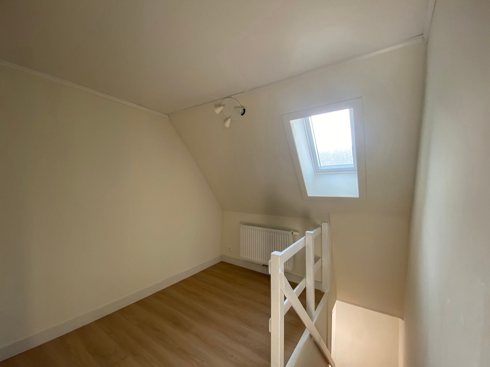 Gerenoveerde woning op wandelafstand van het centrum. foto 9