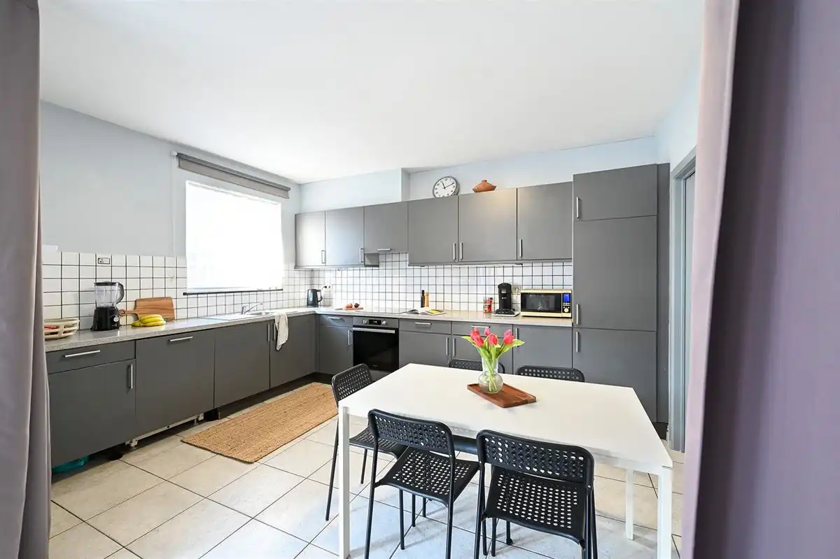 Zeer ruim appartement (120 m²) met 2 SLPK, terras en EPC-label A foto 11