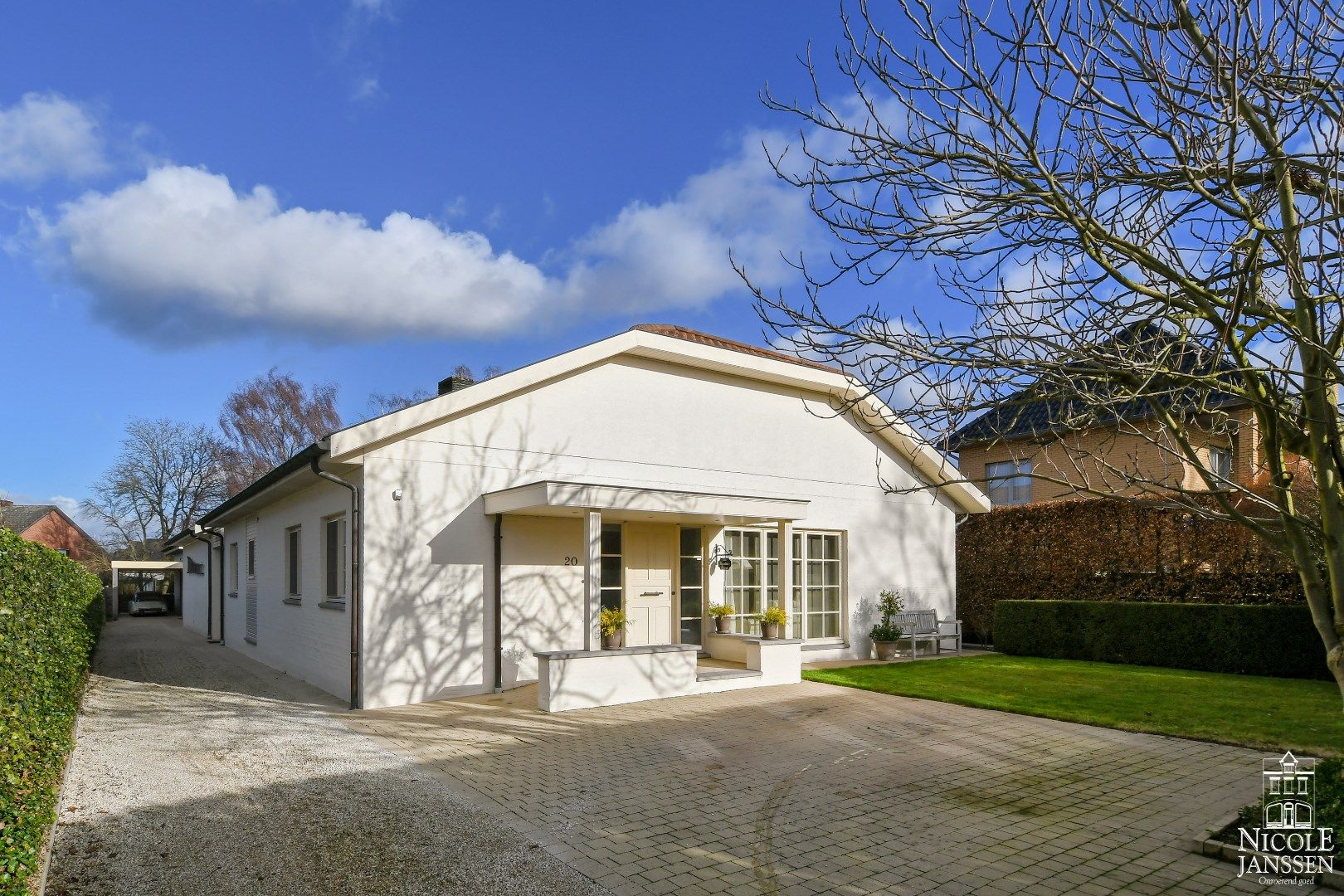 Verrassend ruime woning met bijgebouw en mooie tuin met zwembad foto 35