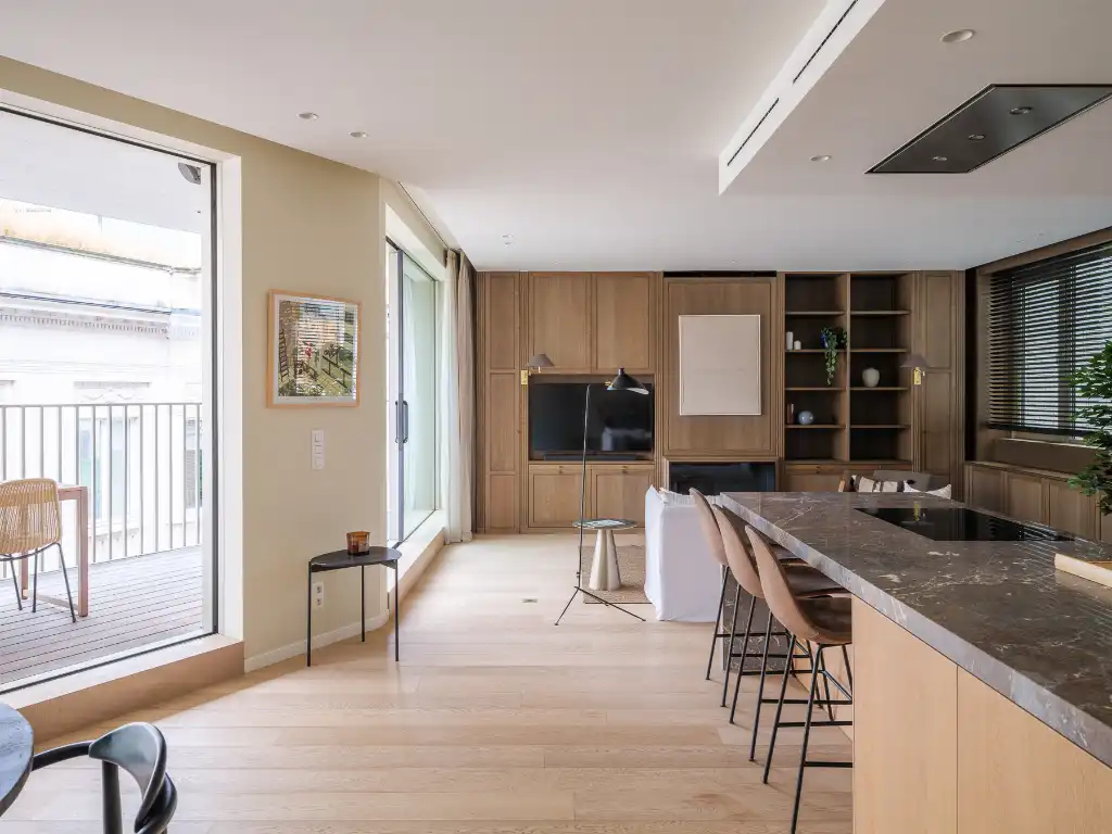 Luxueus 2-slaapkamer appartement met ruim terras en centrale ligging aan de Kouter foto {{pictureIndex}}