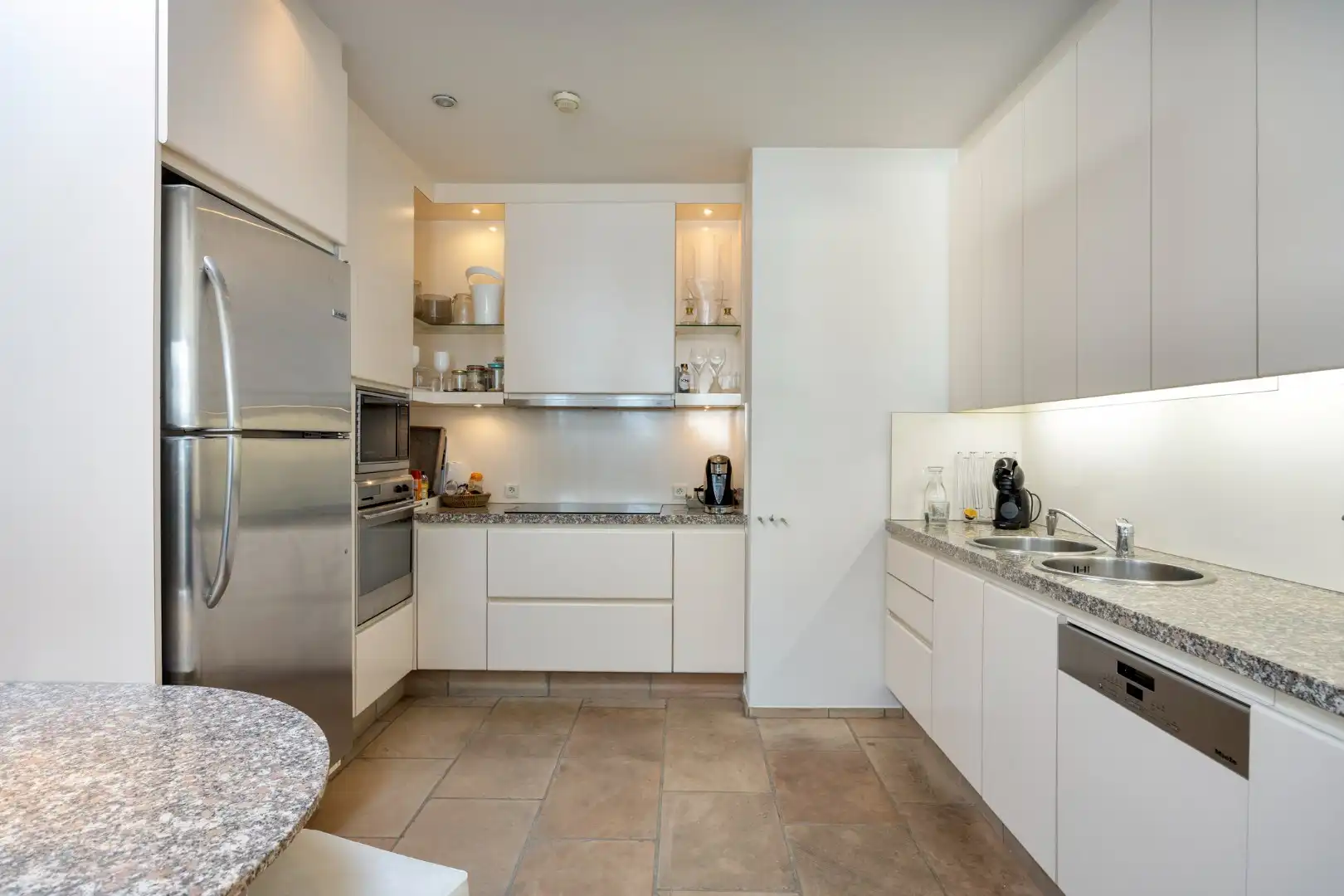 !! NIEUWE VOORWAARDEN !! Villa op een uiterst exclusieve locatie aan een prachtig privémeer foto 15