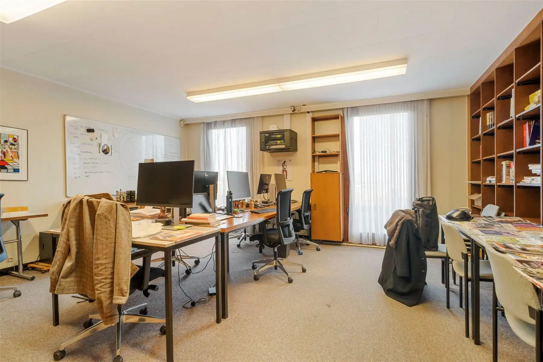 Veelzijdig Kantoorpand met Parkeerplaats in Groen Mene foto 20