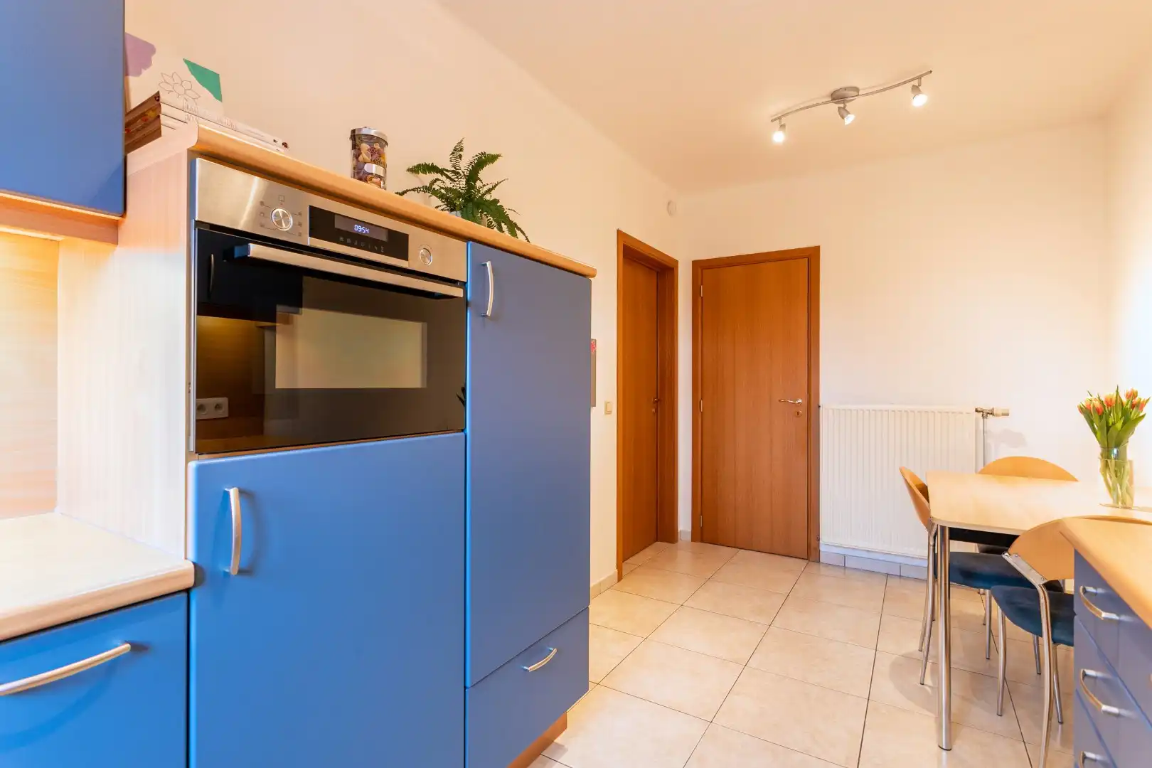 Instapklaar gelijkvloers appartement met 2 slaapkamers, garagebox en ruim terras (35 m²) aan TOP ligging in Halle foto 8