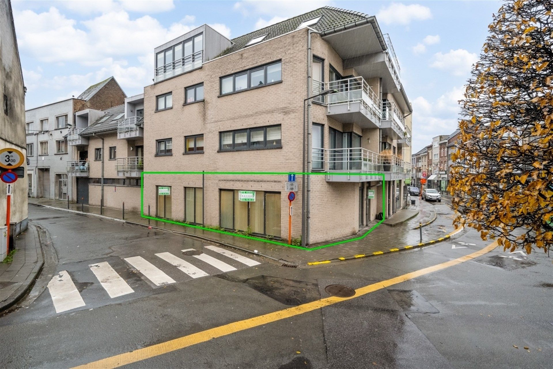  Handelsruimte / kantoor - 111 m² - nabij de Varkensmarkt Aalst foto {{pictureIndex}}