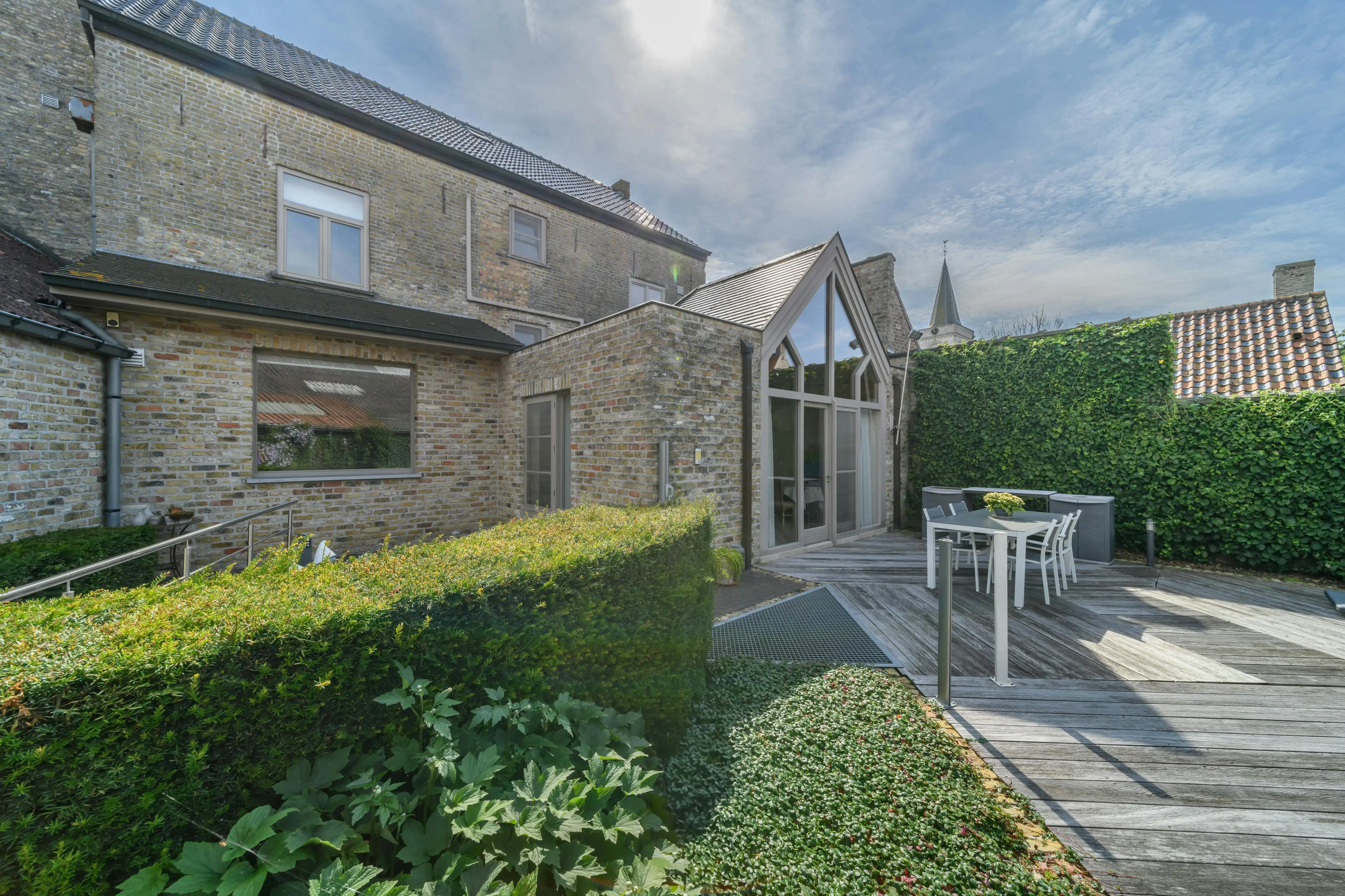 Herenhuis met ruime garage te koop in Izenberge. foto 28