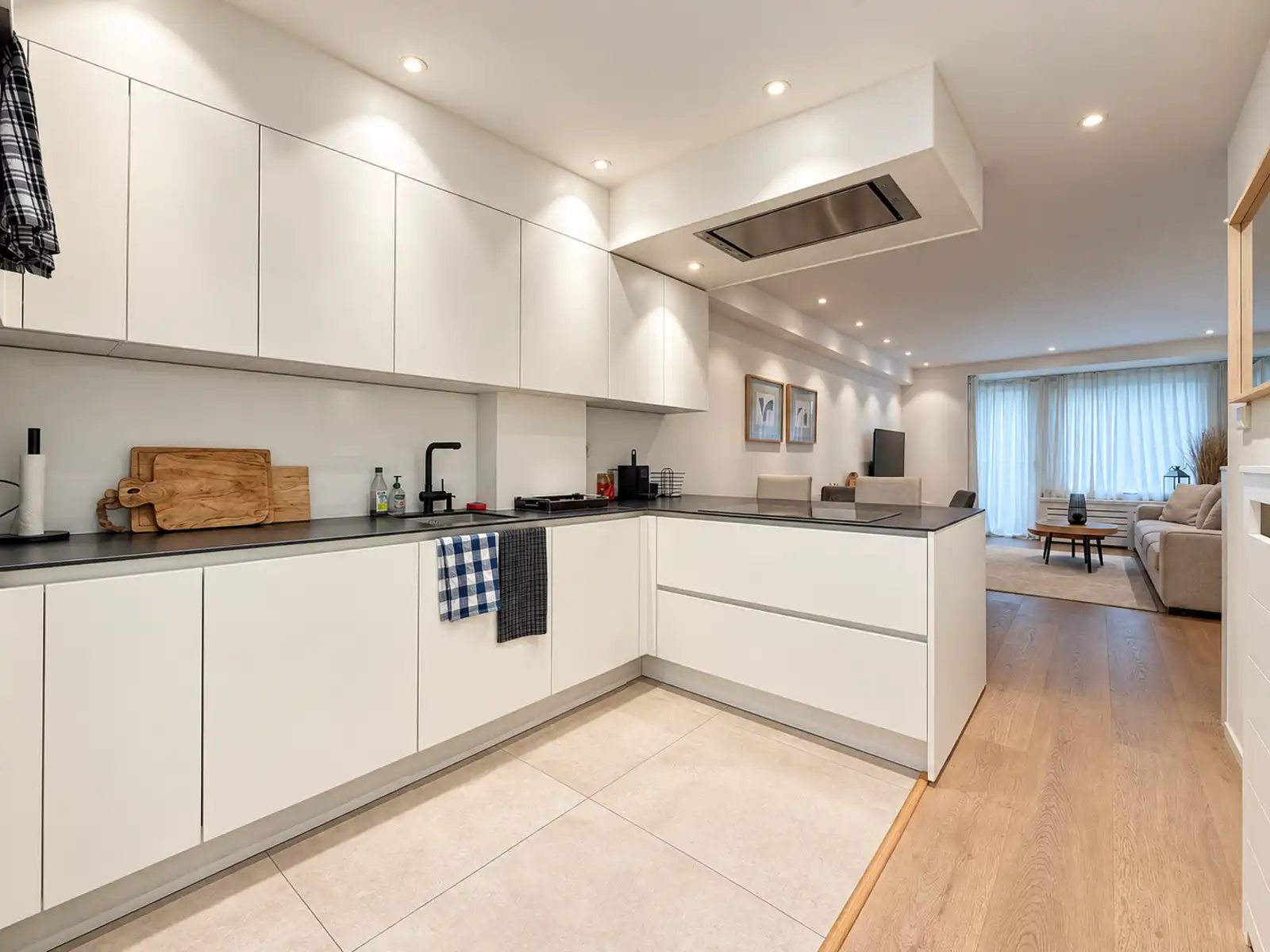 Instapklaar gerenoveerd appartement vlak bij zee foto 3
