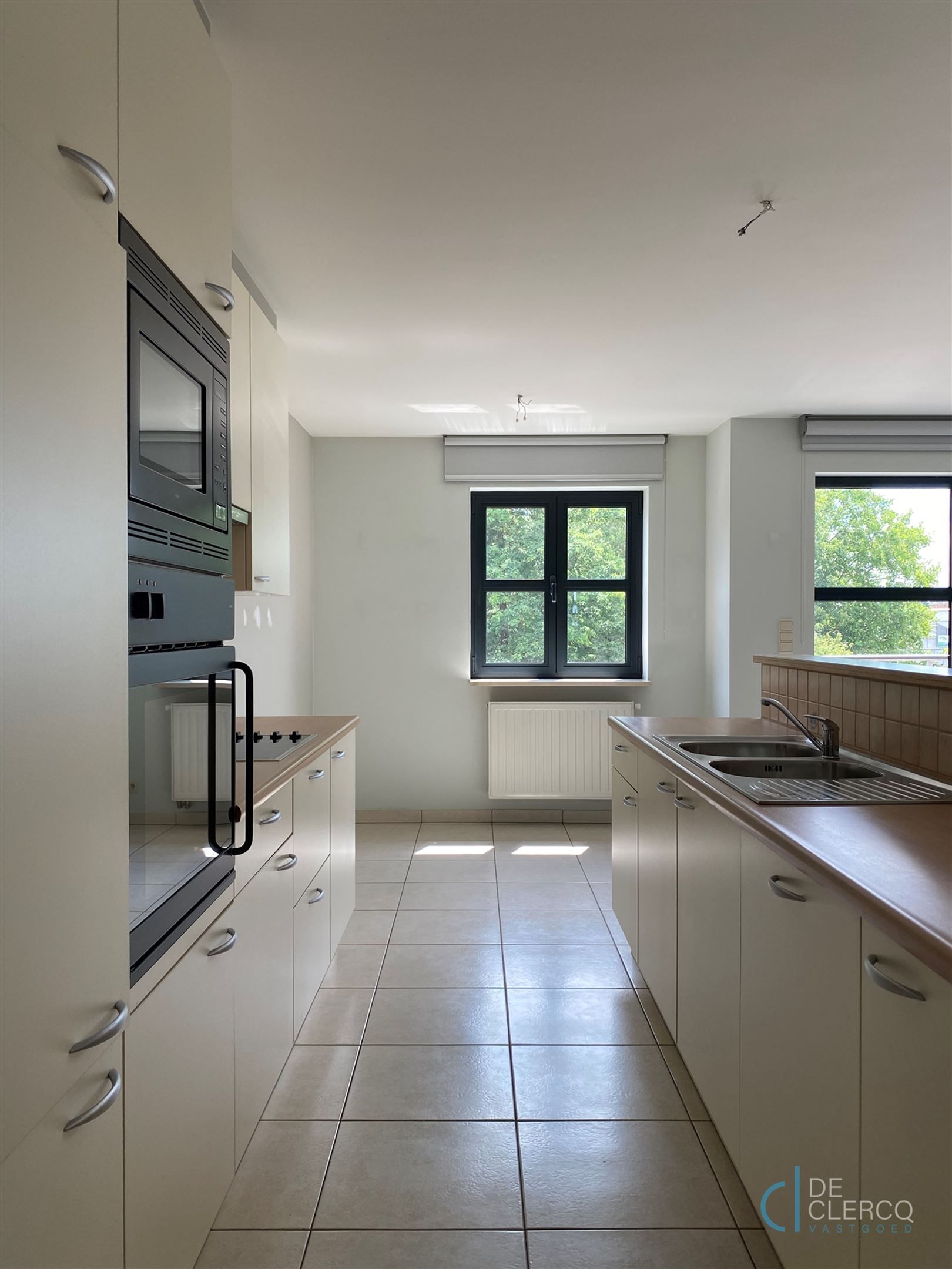 Ruim appartement met terras én garage te huur in Lochristi!  foto 5