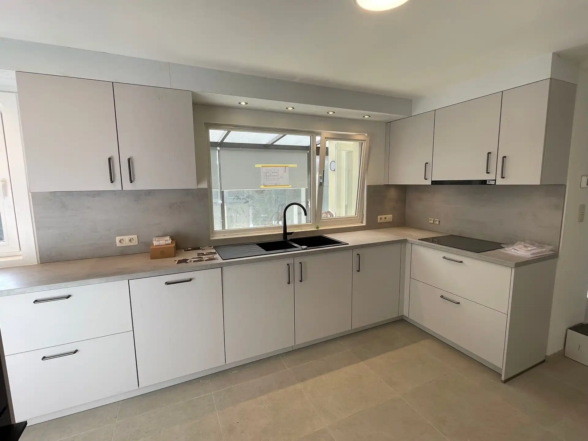 Gunstig gelegen totaal gerenoveerde woning met ruim magazijn. foto 8