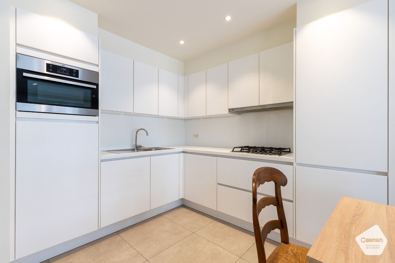 Volledig gerenoveerd appartement met 2 slaapkamers foto 3