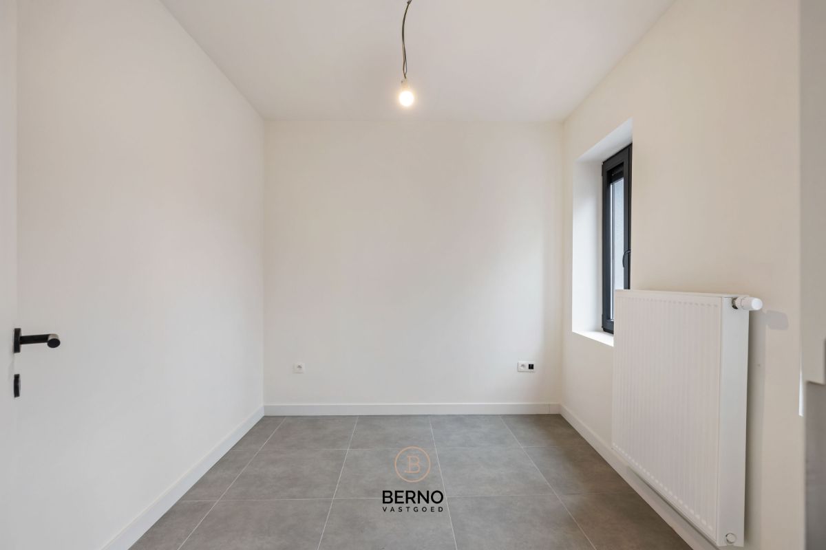 Prachtige (ver)nieuwbouw met autostaanplaats vlakbij de 'Heide' foto 3