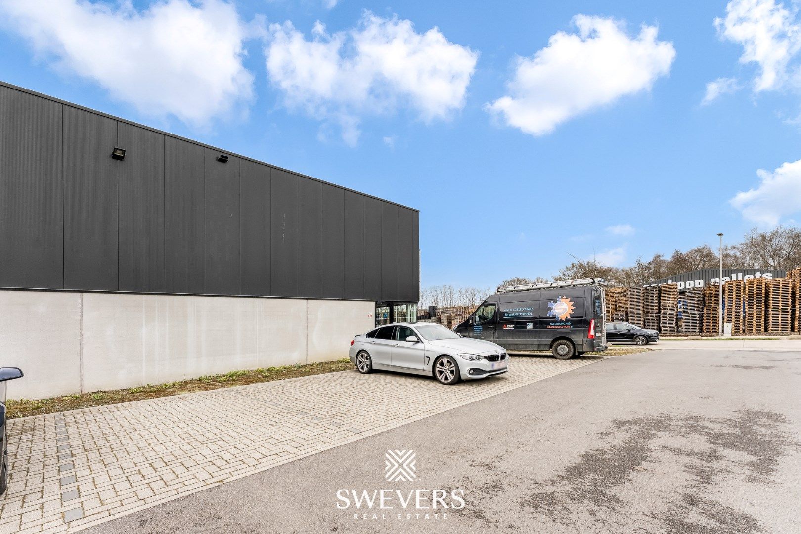 Functionele industriehal met drie autostaanplaatsen te Ham foto 10