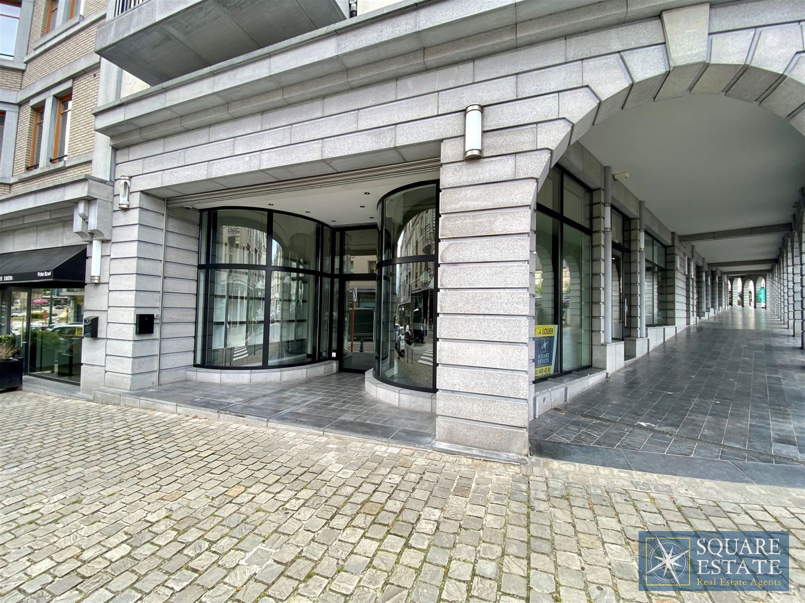 Luxe Winkelruimte 90m² op Toplocatie in WEMME foto {{pictureIndex}}