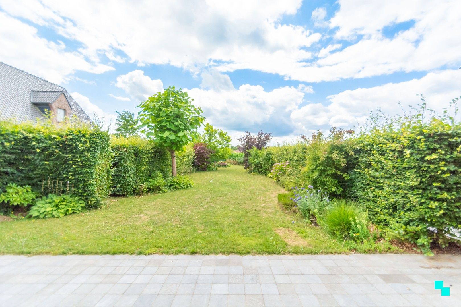 Hoogwaardige afgewerkte woning met tuin foto 25