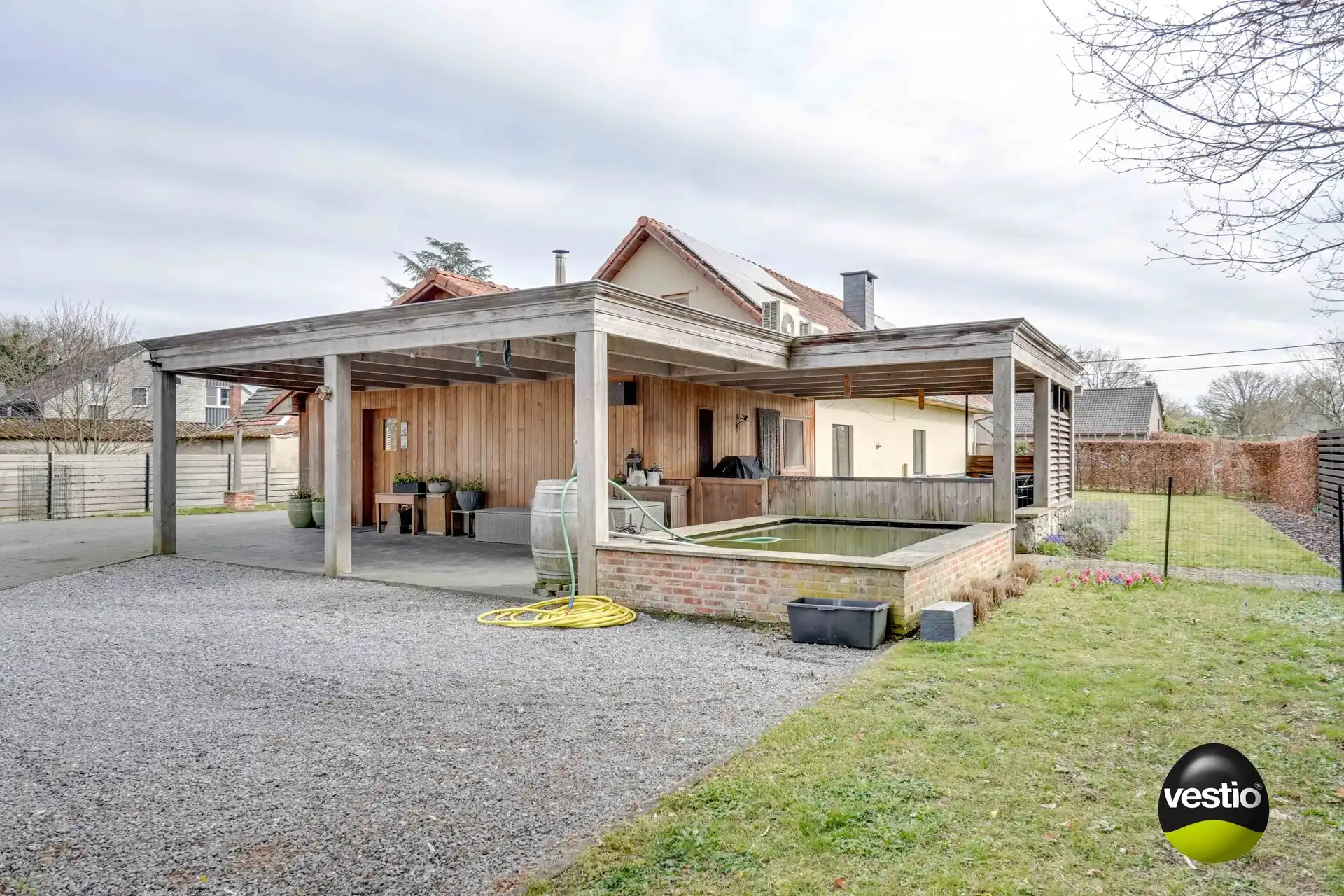 GERENOVEERDE LANGGEVELHOEVE OP 37,90 ARE MET TOPLIGGING IN ZEVENHUIZEN foto 6