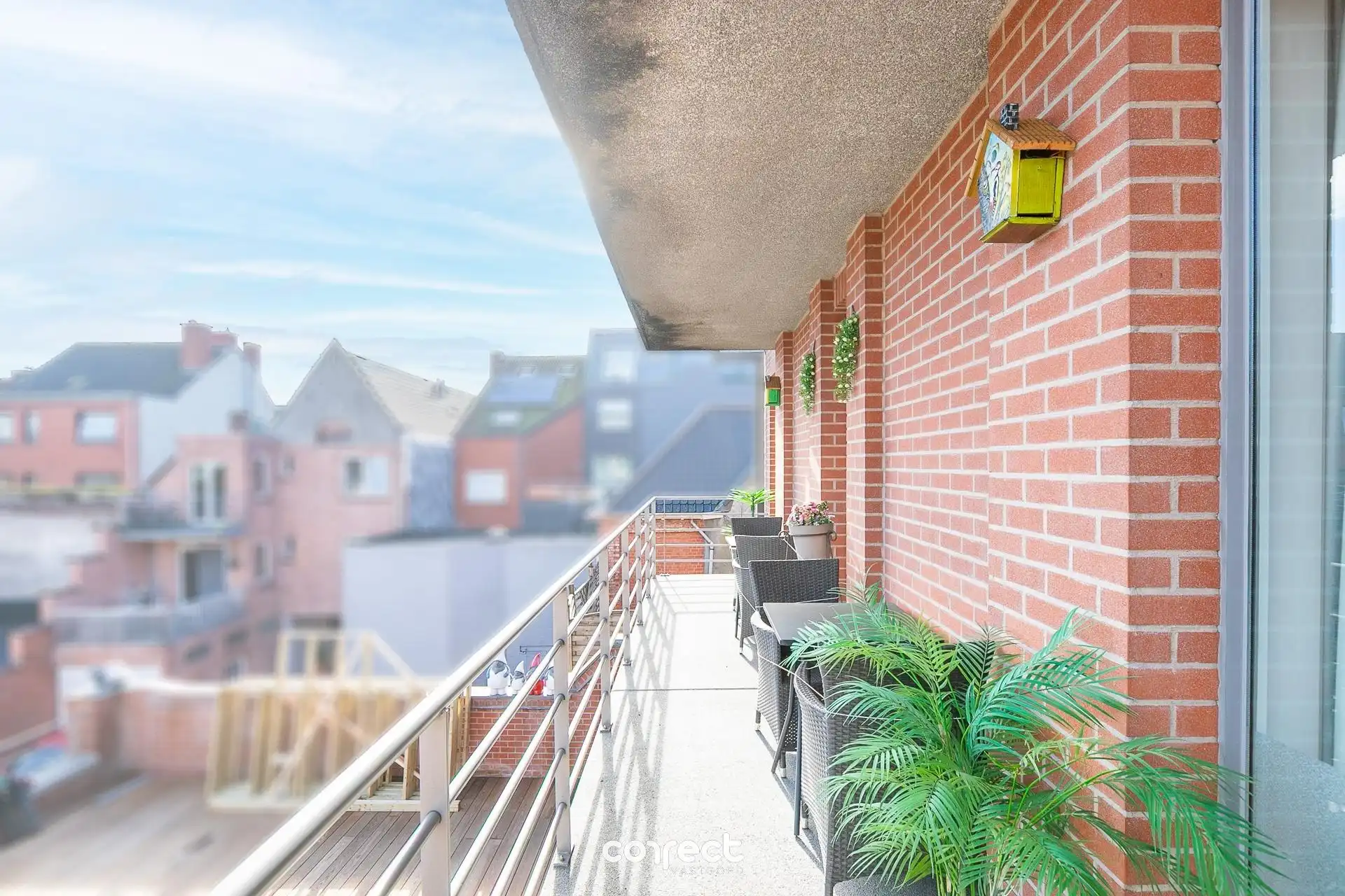 Centraal gelegen appartement met zicht op de markt van Torhout. foto 3