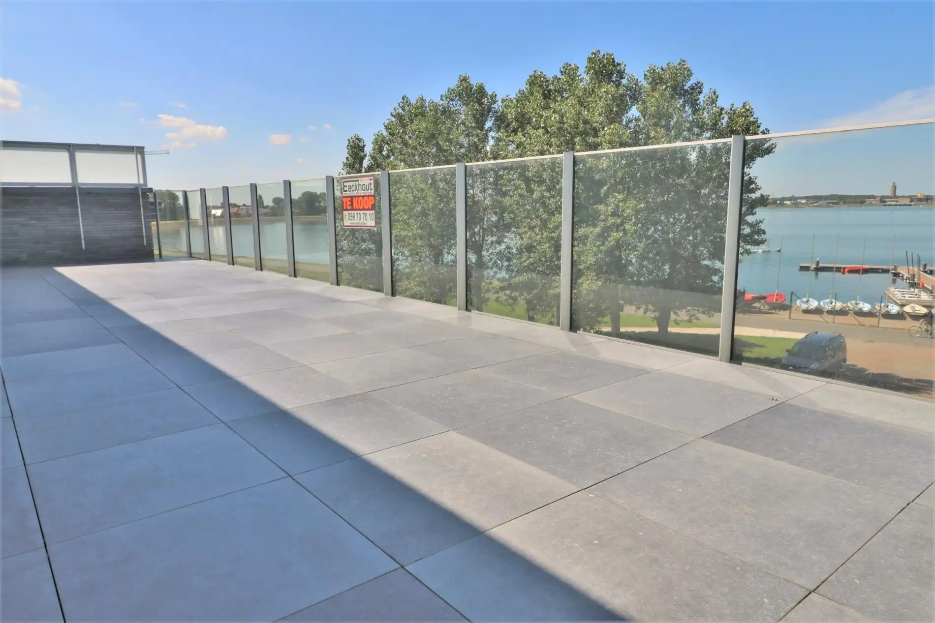 Prachtige penthouse met zonneterrassen (66m²) met fenomenaal zicht op de Spuikom inclusief garagebox ! foto 2