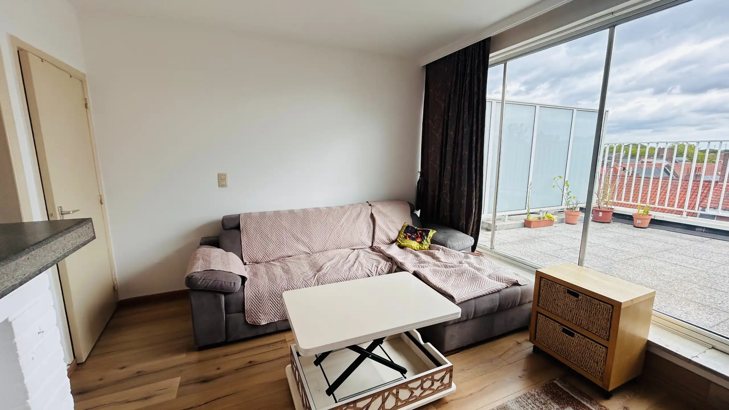 Gemeubeld 1-slaapkamer appartement met groot terras foto 3