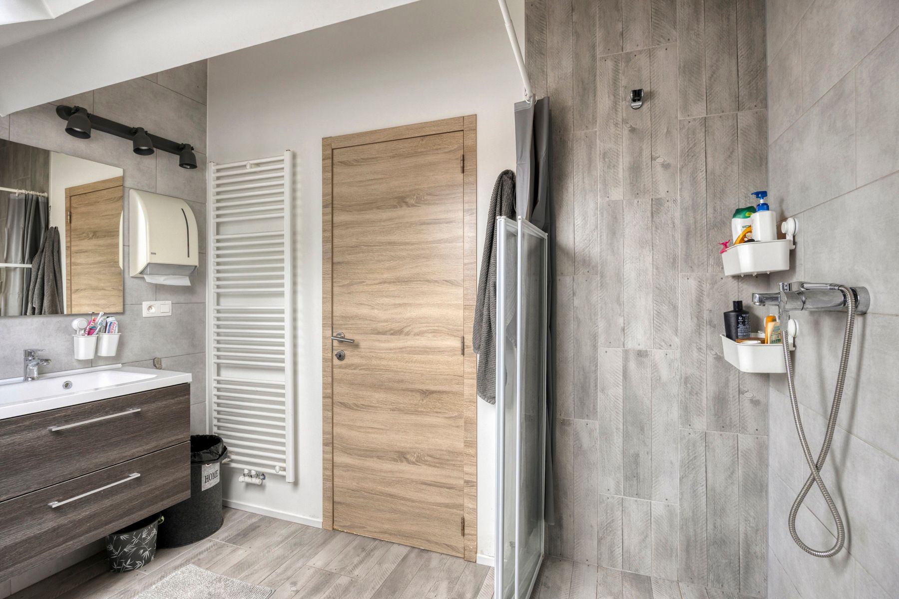 Volledig gerenoveerde, instapklare woning in groene omgeving foto 21
