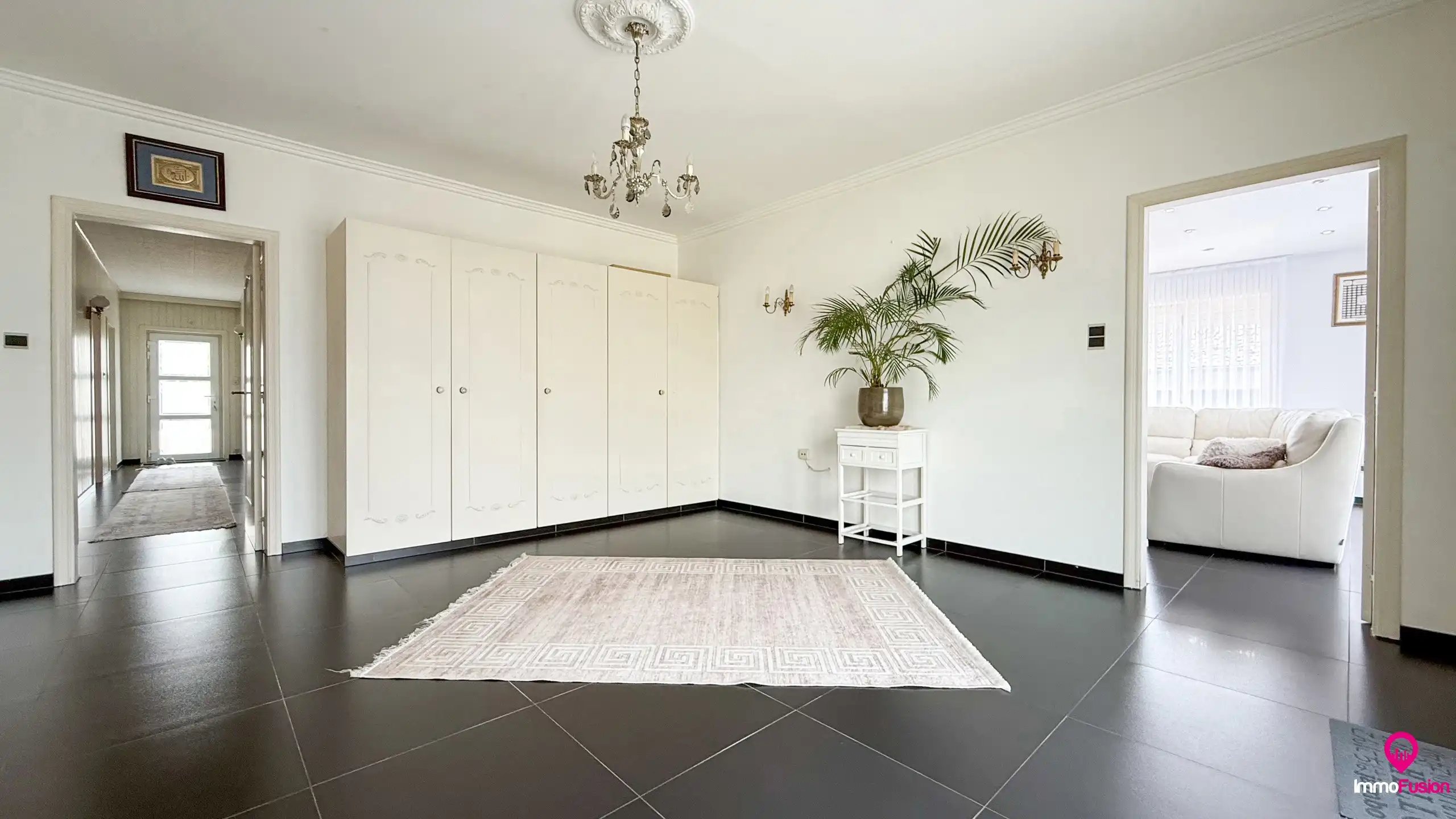 Instapklare, ruime woning met 6 slpks en enorme tuin op 26a! foto 3