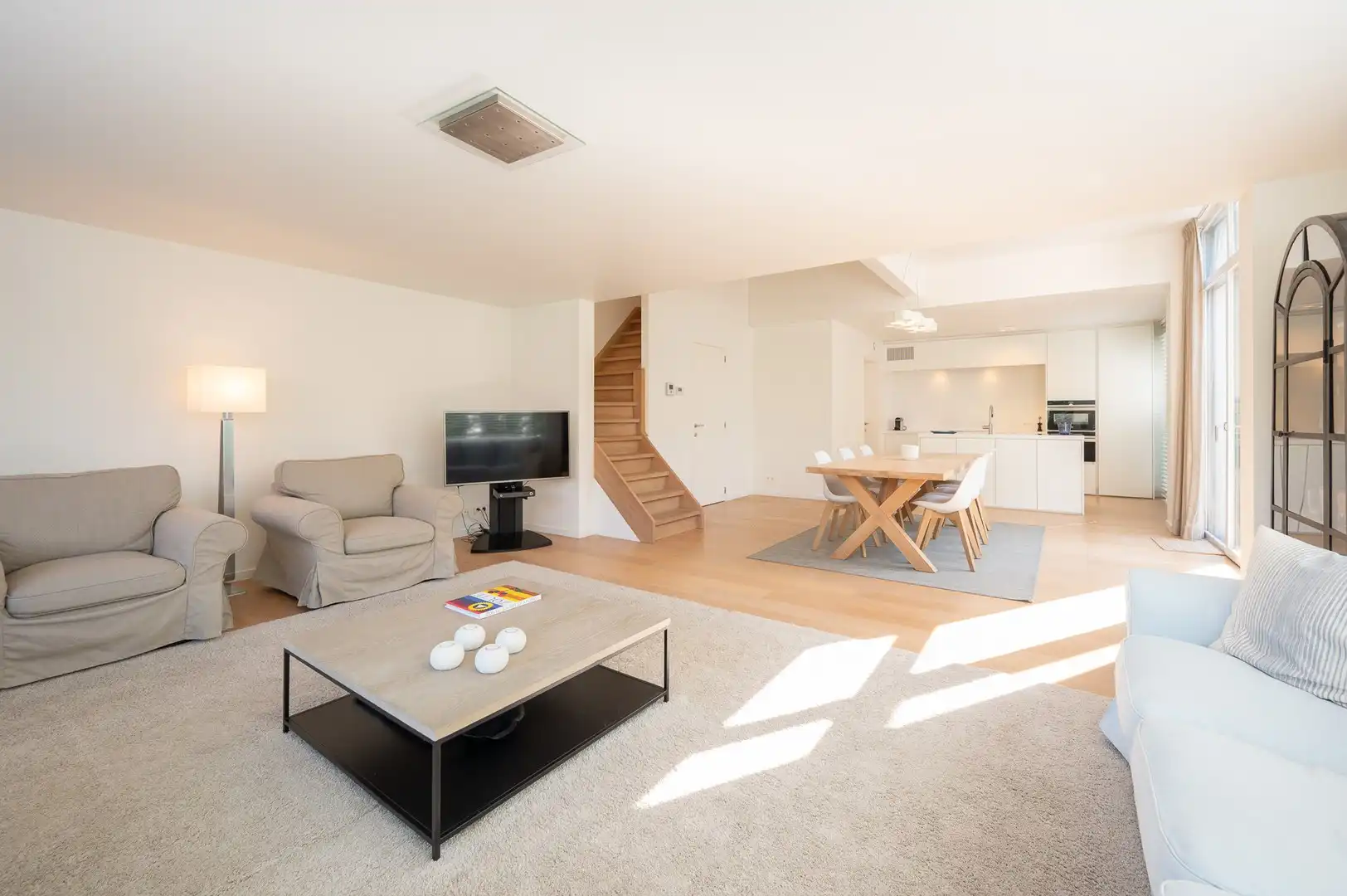 Prachtige, lichtrijke woning vlakbij het pittoreske Oosthoekplein in het Zoute op wandelafstand van de zee en het Zwin. foto 5