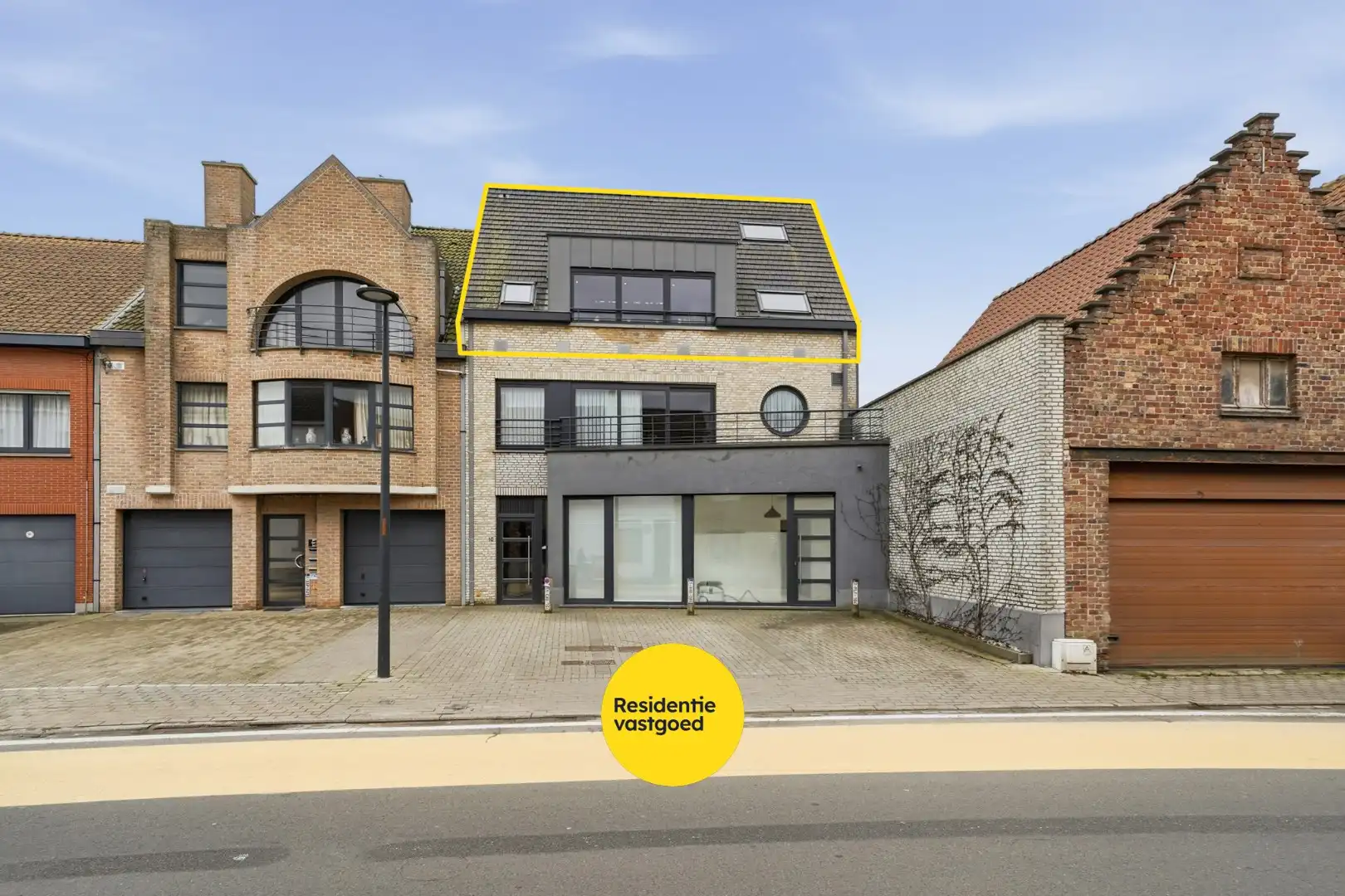 Investeringsopportuniteit: Duplexappartement (185 m²) met 2 zonneterrassen in hartje Oudenburg foto {{pictureIndex}}