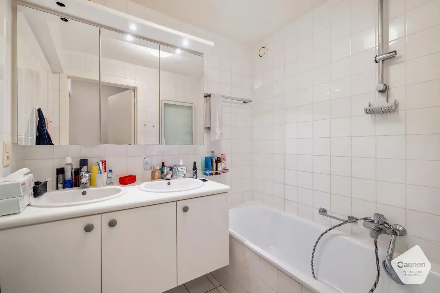 Lichtrijk twee slaapkamer appartement met terras op toplocatie foto 10