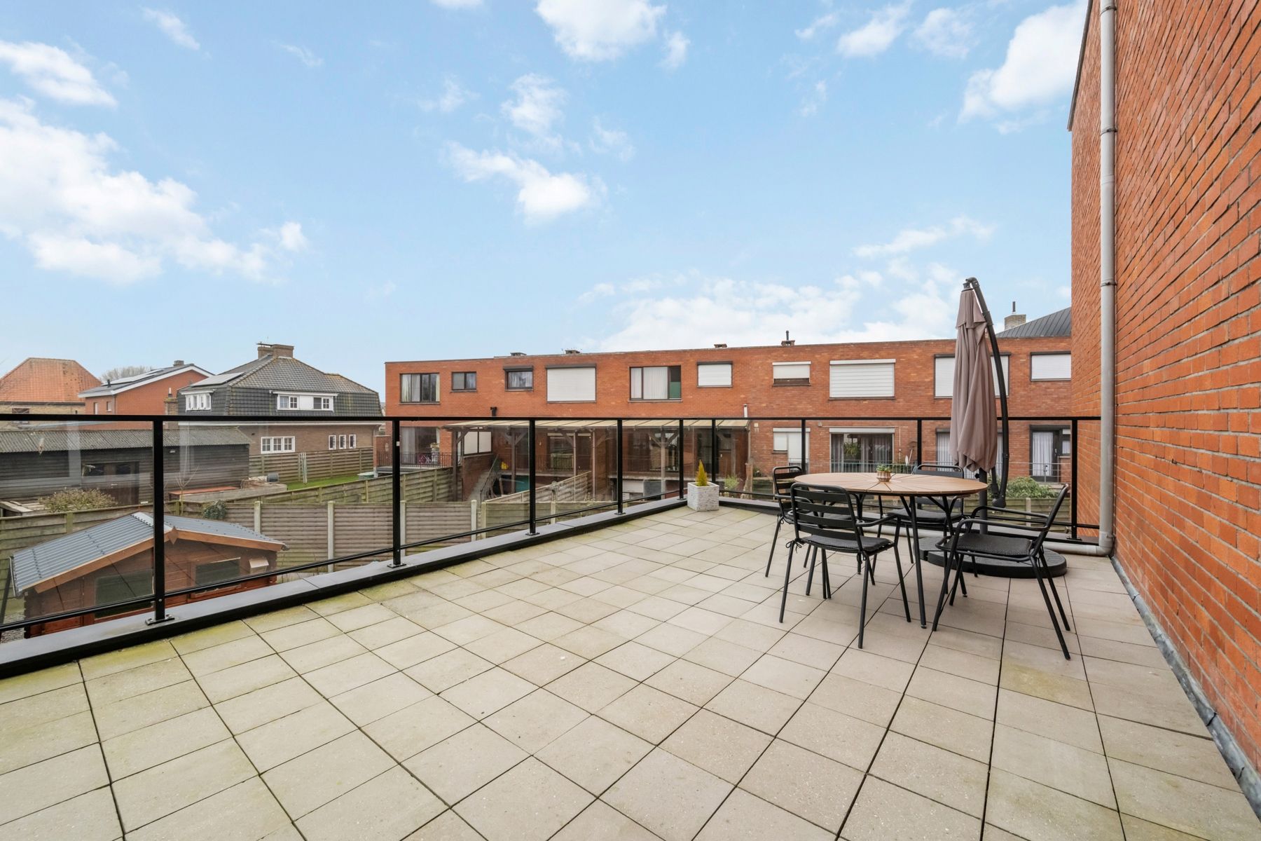 Ruim 2slpk-appartement (1e verd.) met Z-gericht terras. foto 7