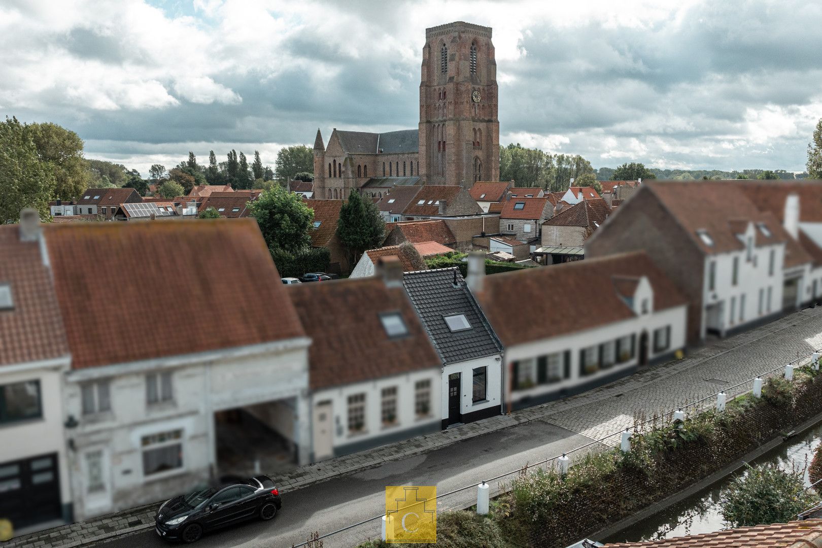 Moderne en volledig gerenoveerde rijwoning in het charmante Lissewege foto 2