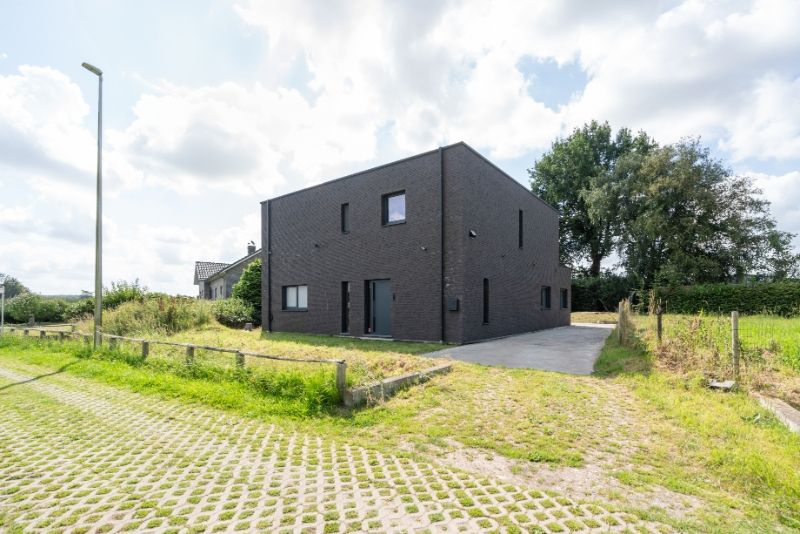 Prachtige recente OB op 557m² - 4 slpkmrs!! foto {{pictureIndex}}