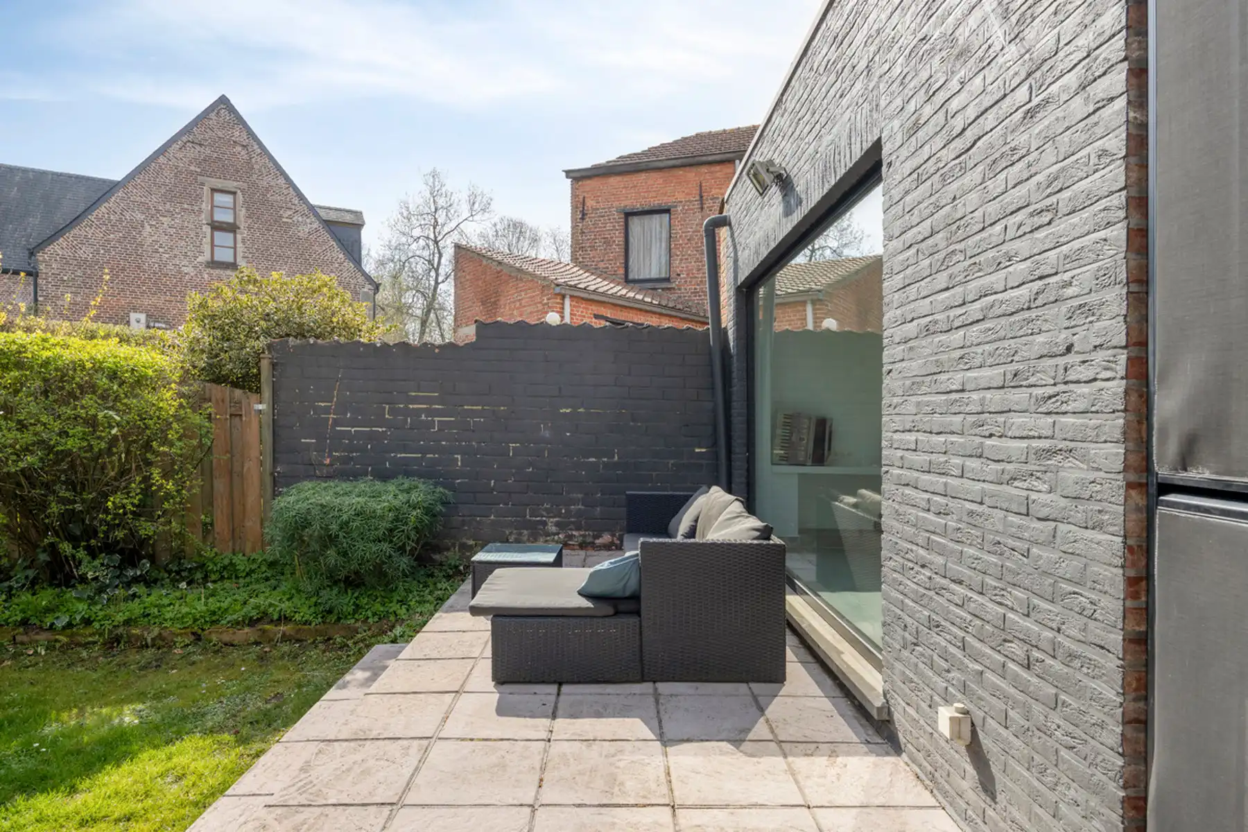 Instapklare, energiezuinige woning met commerciële mogelijkheden op topligging in Merchtem! foto 26