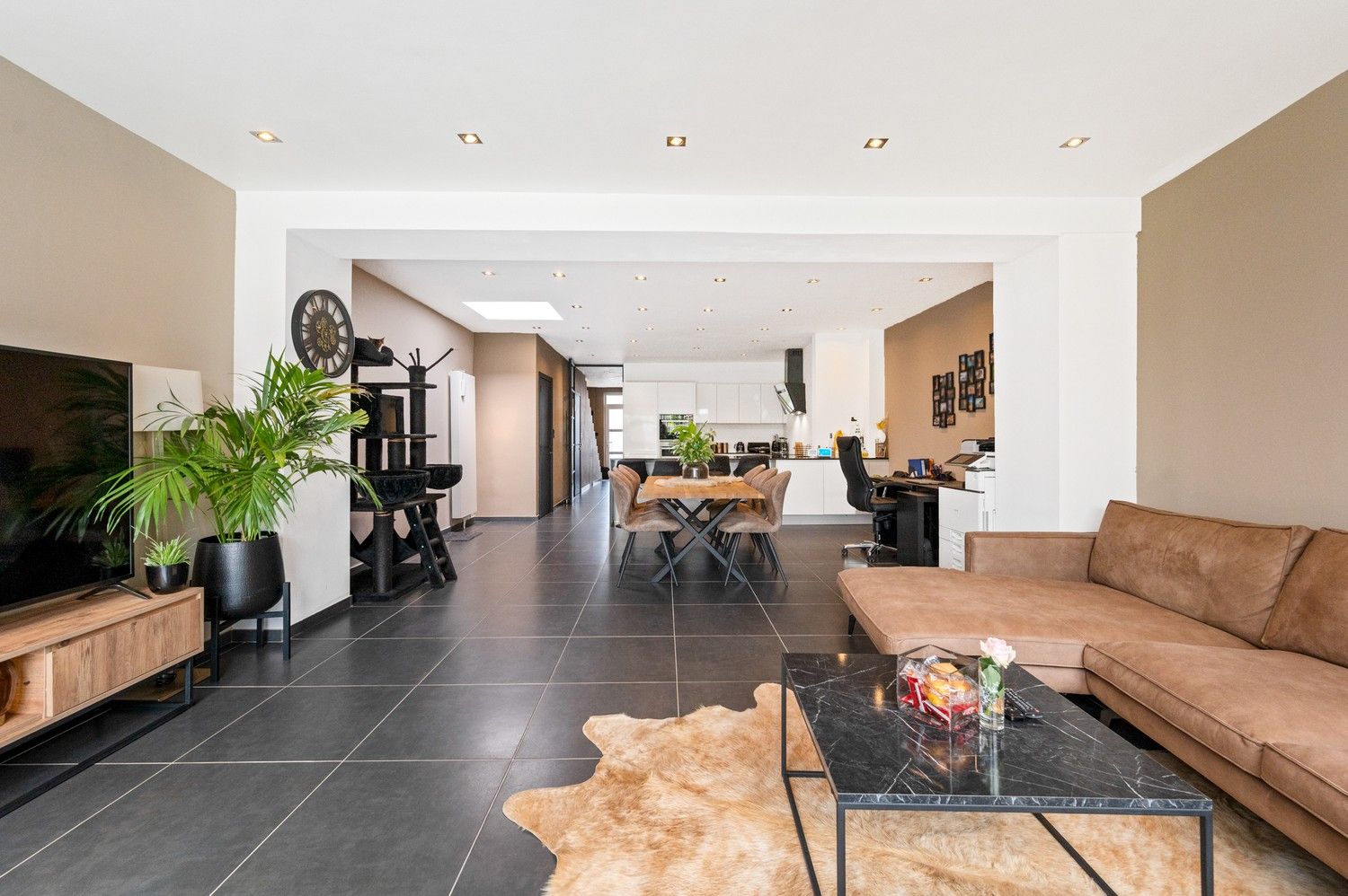 Instapklare, stijlvol gerenoveerde woning met tuin in hartje Broechem foto 2