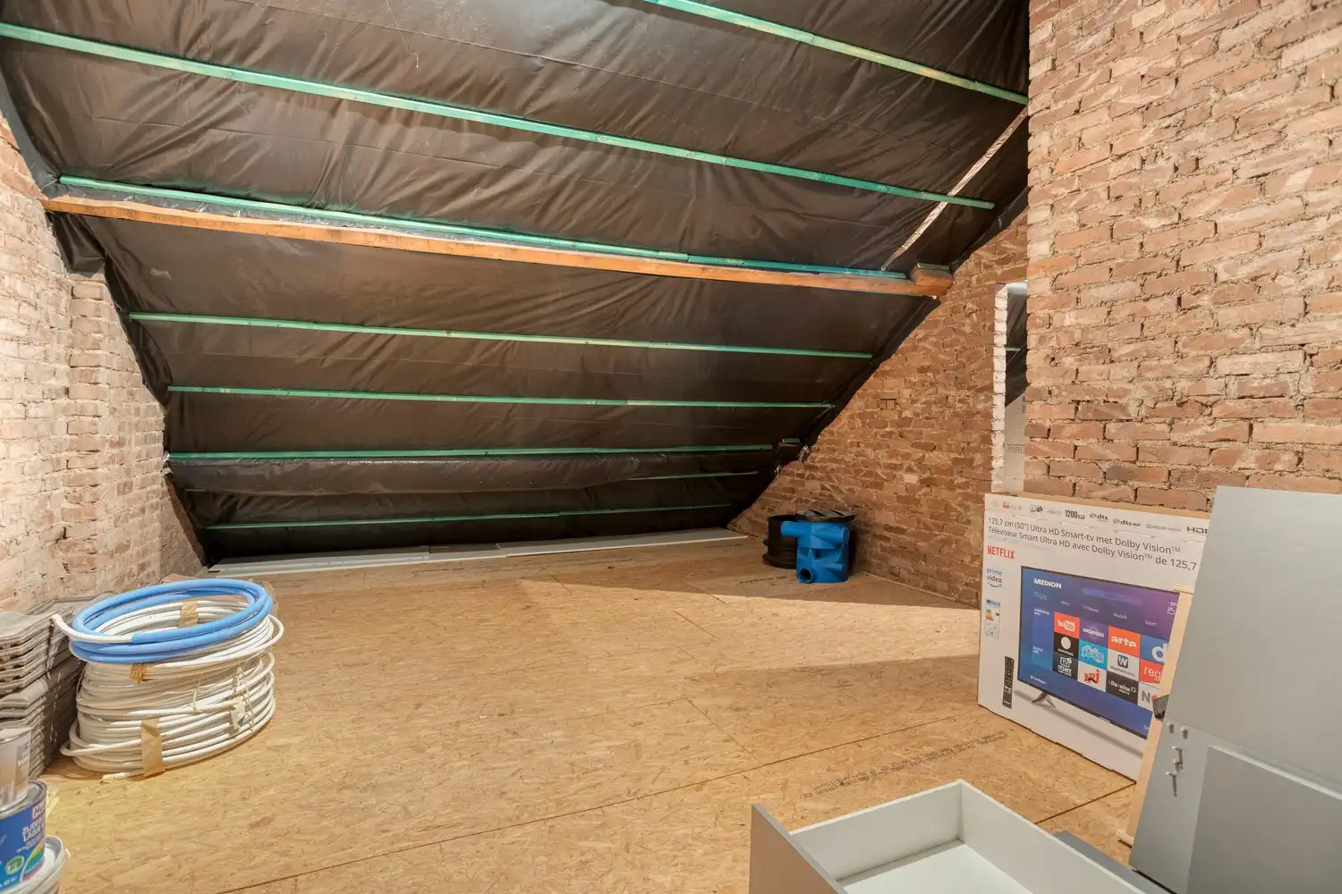Ruime gerenoveerde gezinswoning met 3 slaapkamers op een uitzonderlijk perceel foto 22