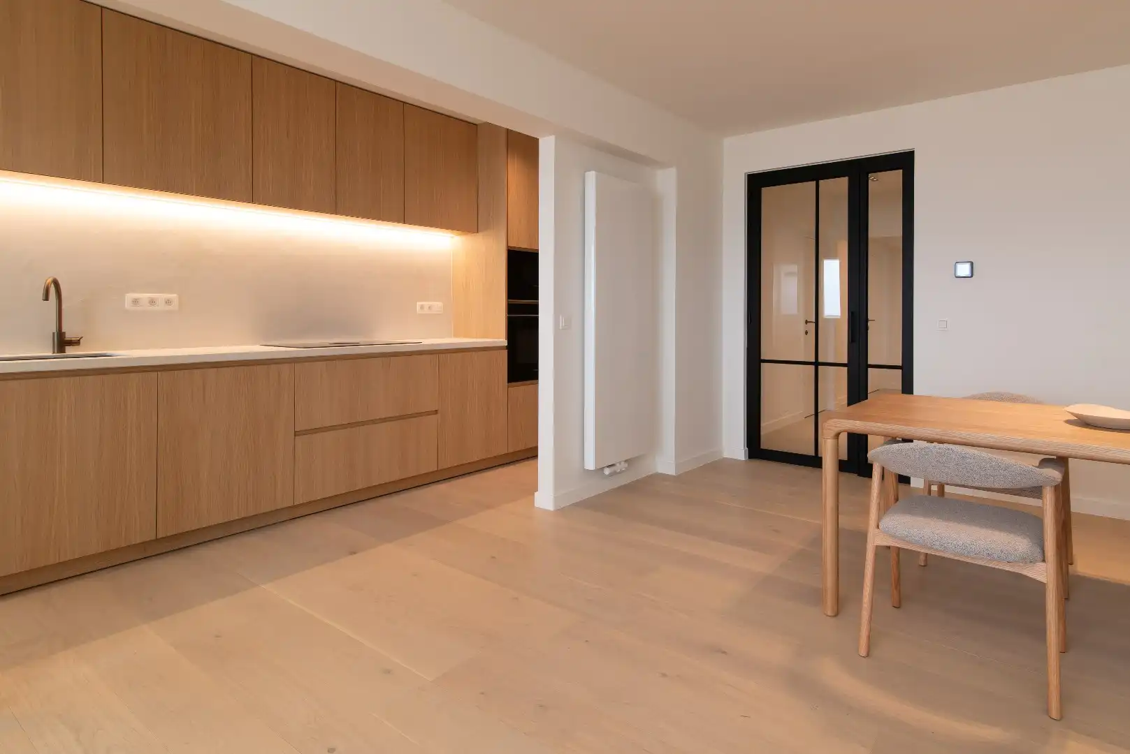 Volledig gerenoveerd twee slaapkamerappartement van 89 m² met een gunstige EPC-score B. foto 2