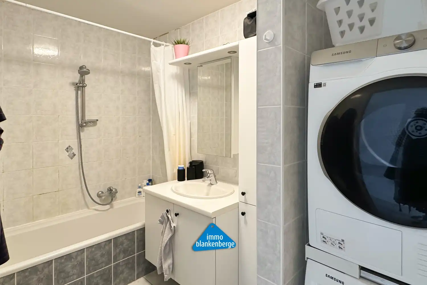 Ruim en modern appartement met twee slaapkamers foto 18
