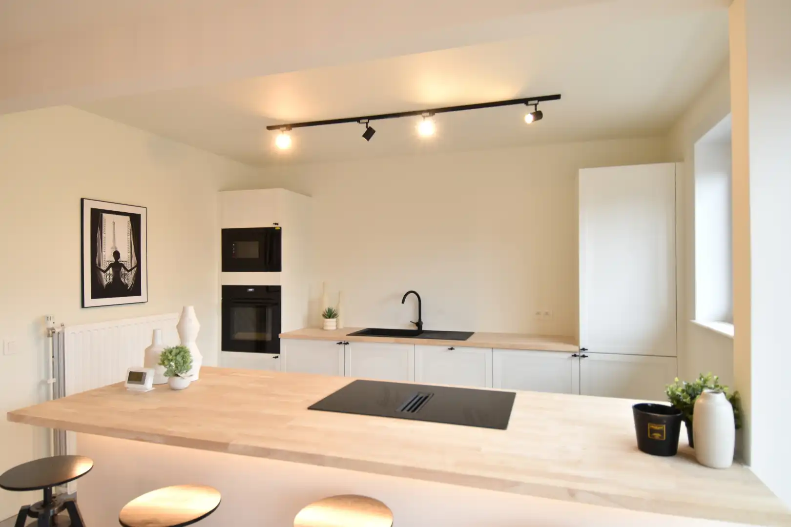 Centraal gelegen vernieuwd appartement met 2 slaapkamers te Gullegem foto 2