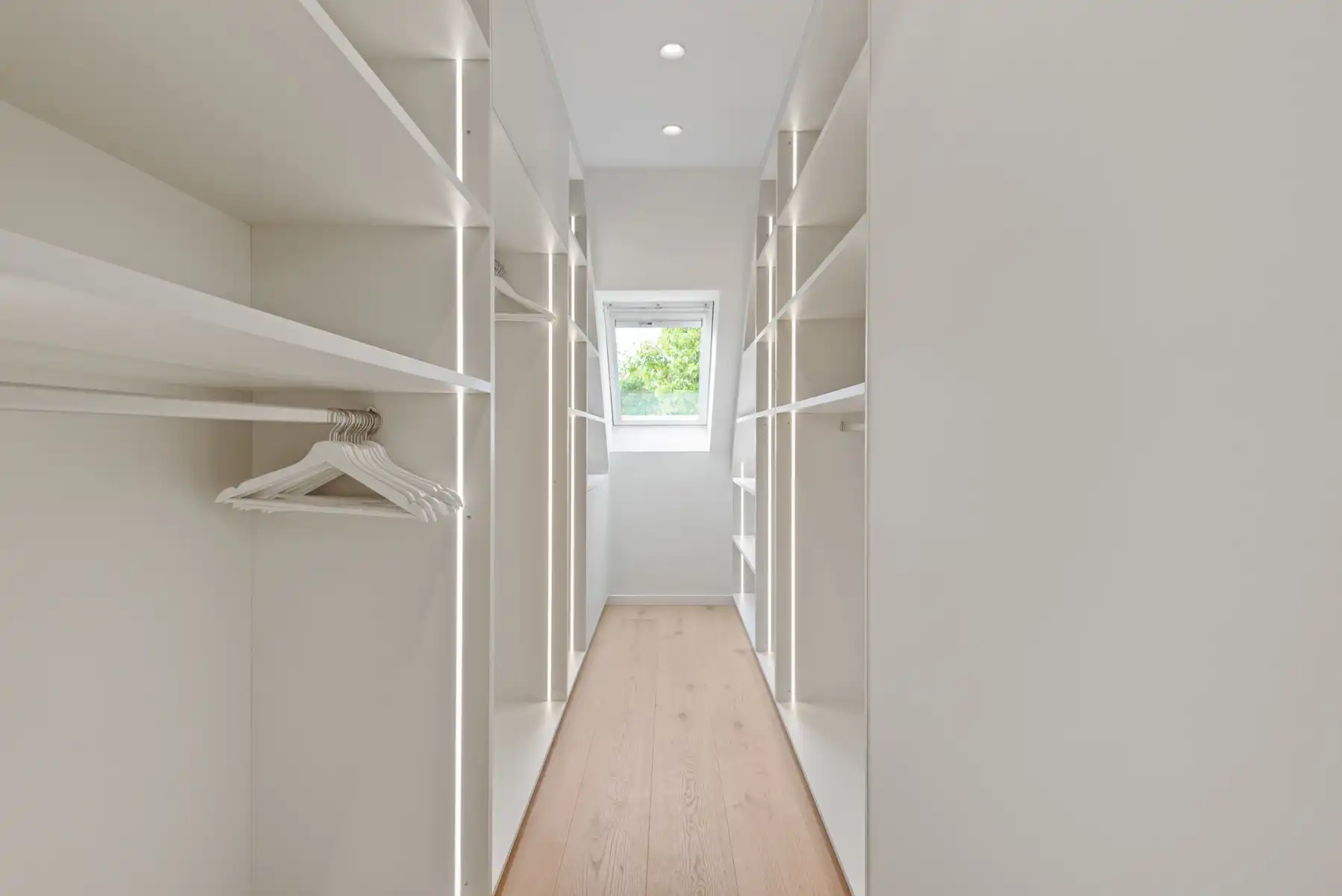 Exclusief duplex dakappartement met zicht op weiland. foto 25