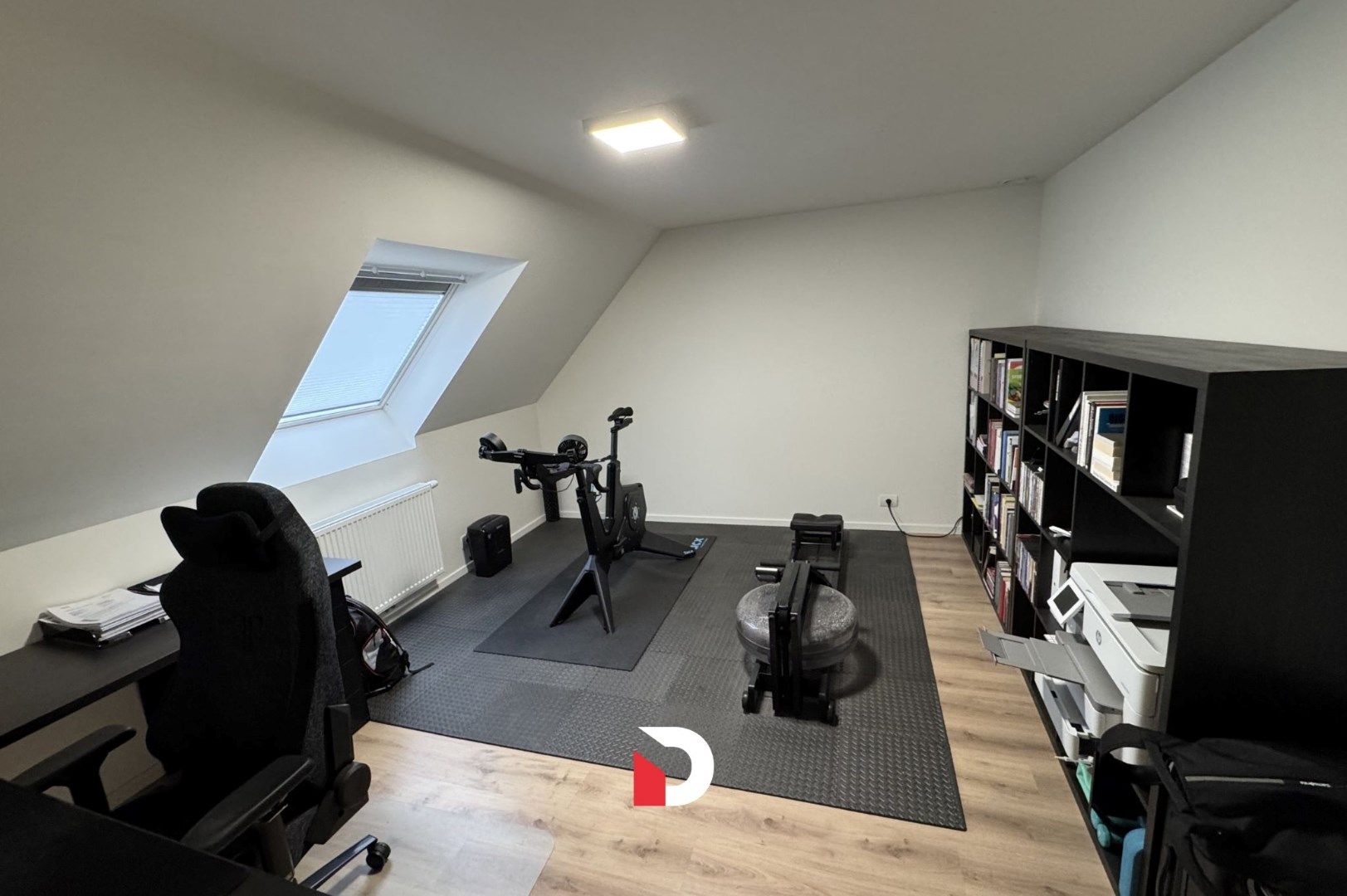 Recente woning met  3 slaapkamers, tuin en garage foto 7