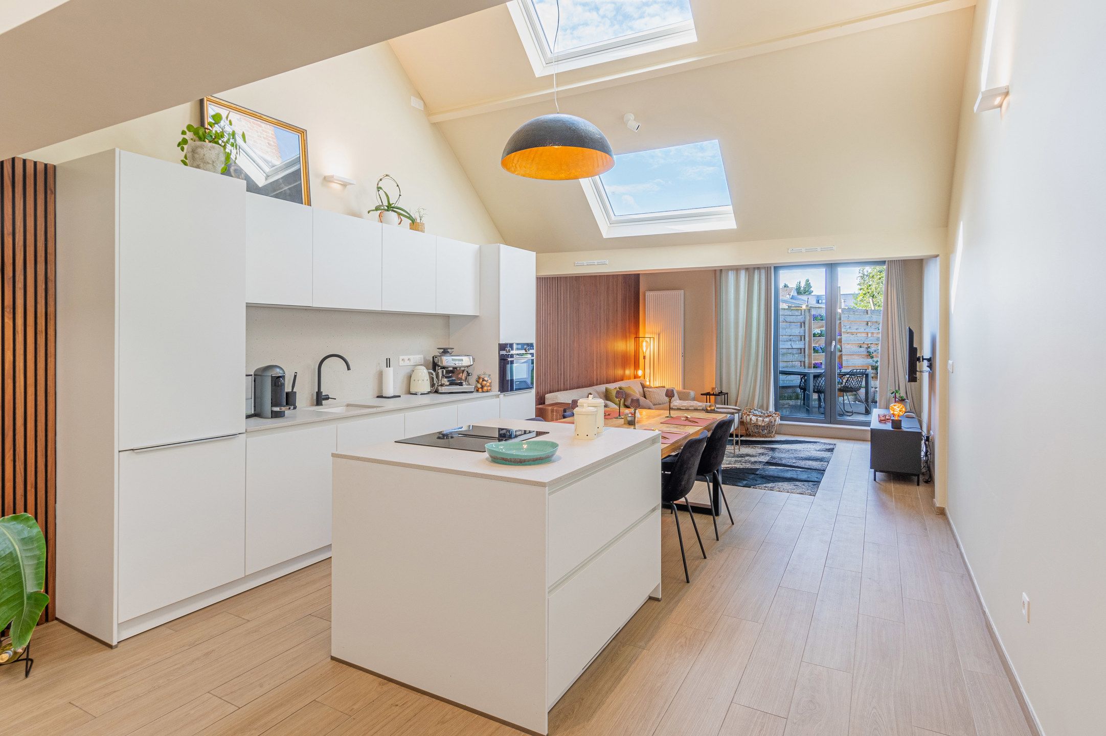 Sublieme instapklare starterswoning met gezellige tuin foto {{pictureIndex}}