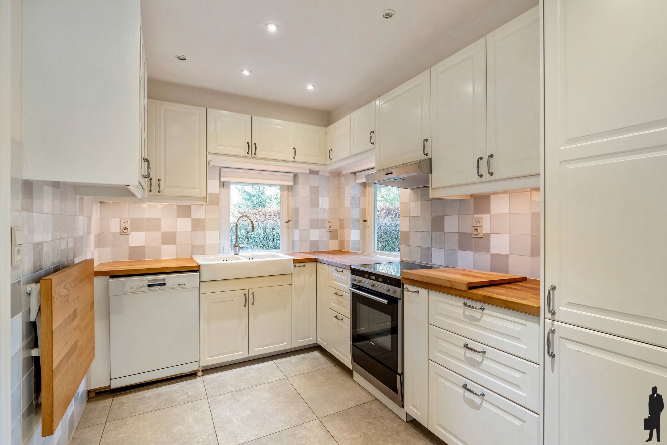 Een charmante villa met ruime tuin op ca. 1650m²!   foto 5