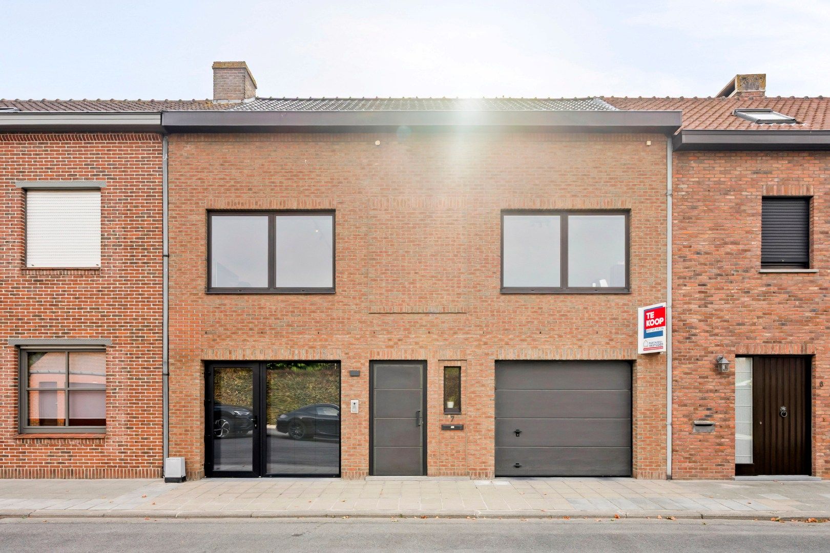 ENERGIEZUINIGE WONING MET 2 SLPKS (3 MOGELIJK), DUBBELE GARAGE EN TUIN foto 3