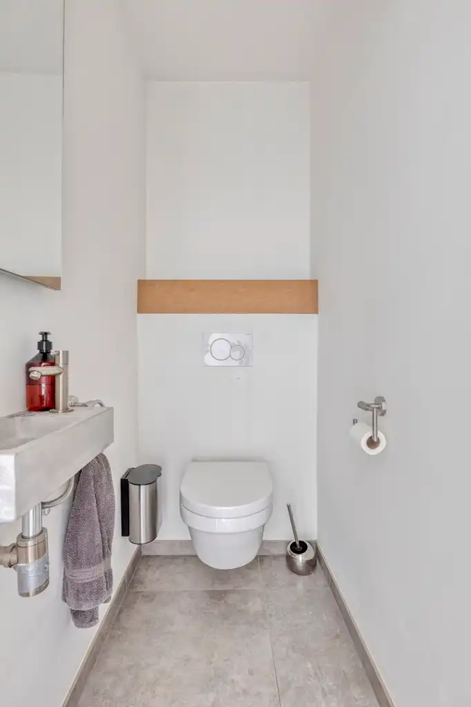 Instapklare halfopen bebouwing met 2 slaapkamers en tuin foto 4
