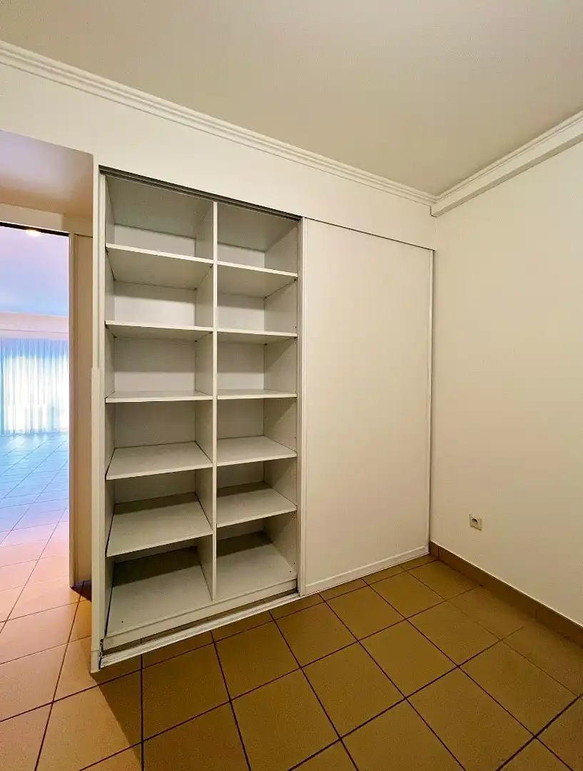 Gelijkvloers appartement met koertje in het centrum van Ieper foto 8