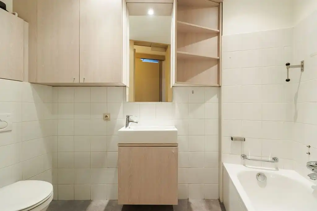 Instapklaar appartement met 3 slaapkamers en veel licht vlak bij het Rivierenhof foto 10
