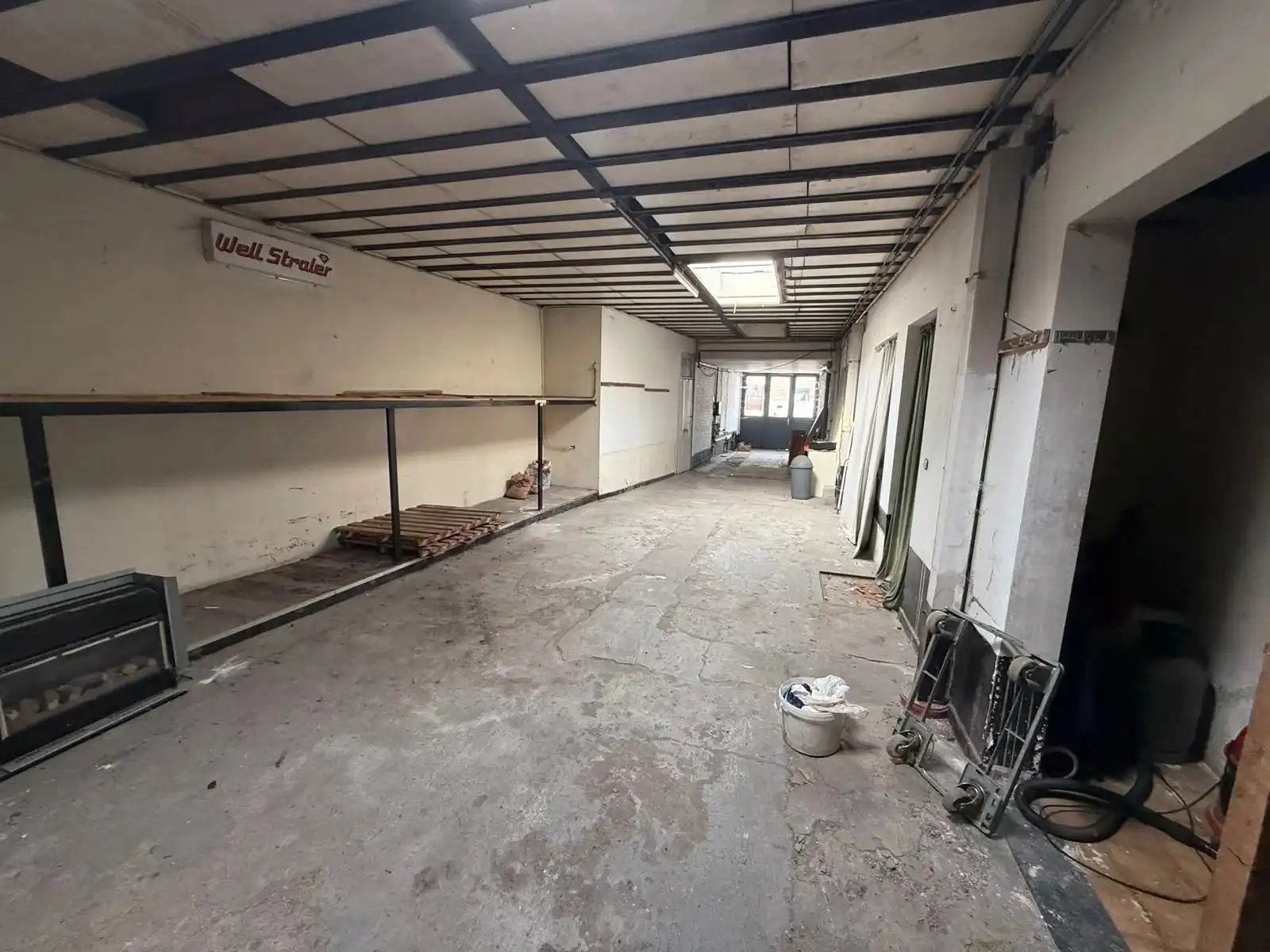 Ruime loods op gunstige locatie foto 3